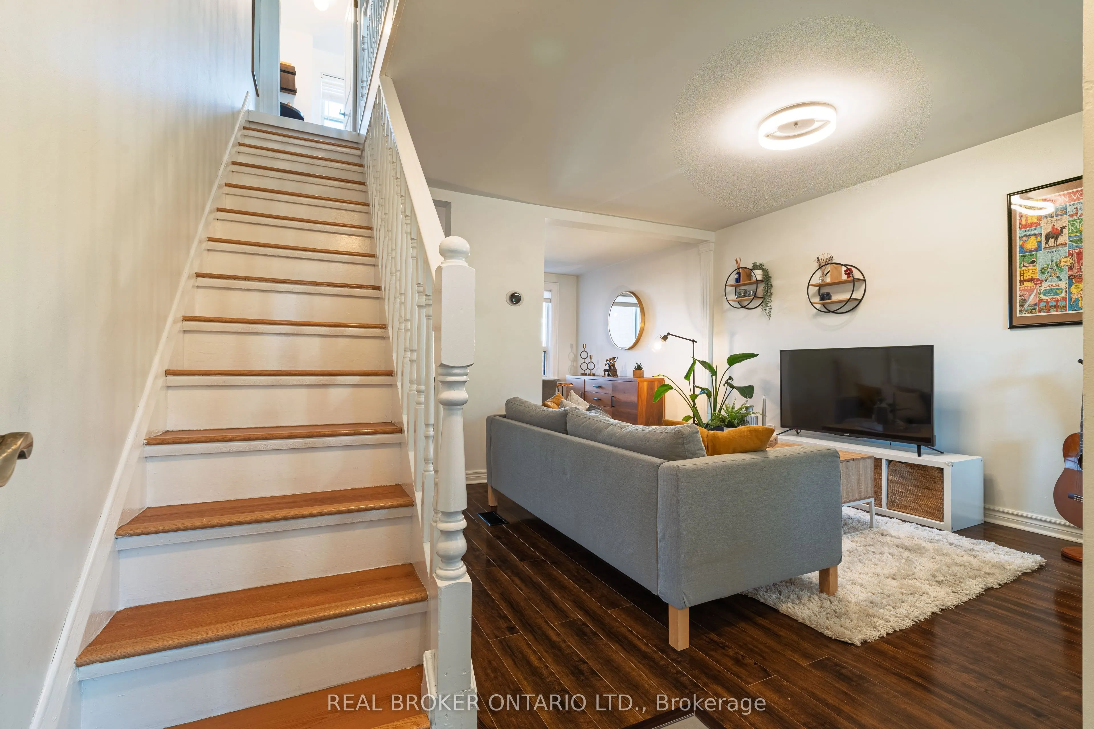 204 Earlscourt Avenue W