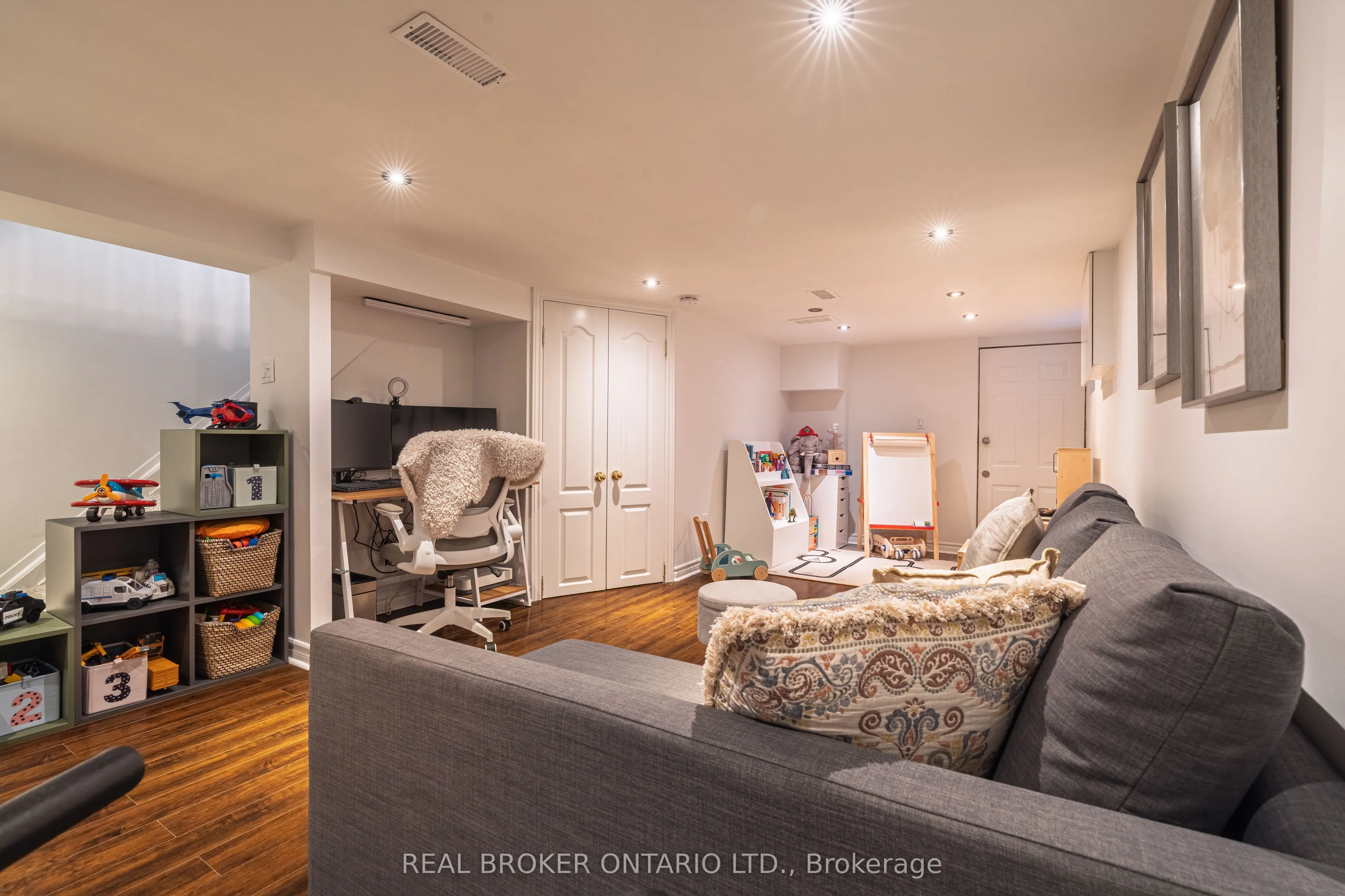 204 Earlscourt Avenue W