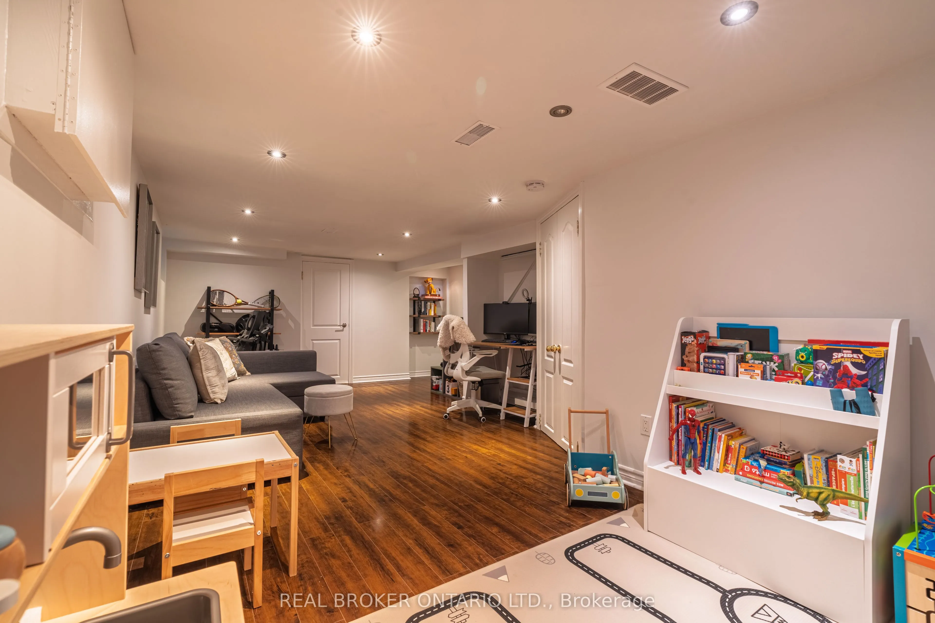 204 Earlscourt Avenue W