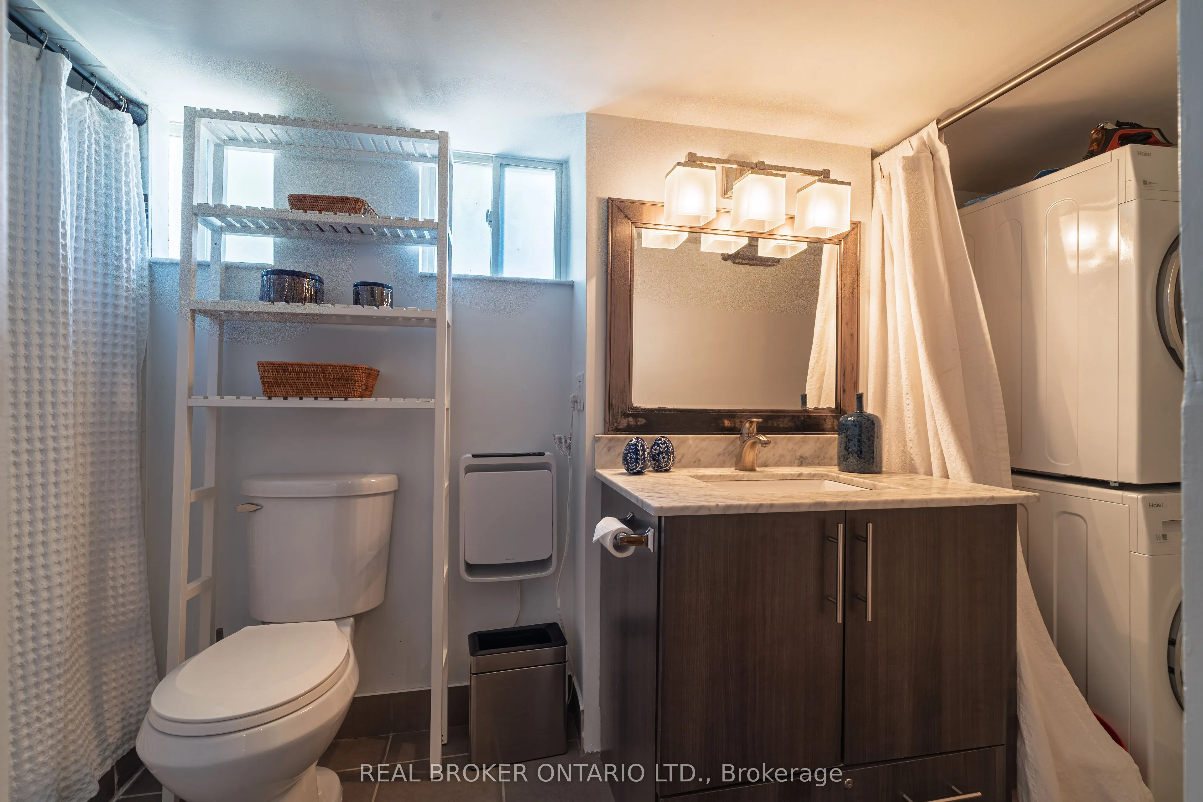 204 Earlscourt Avenue W