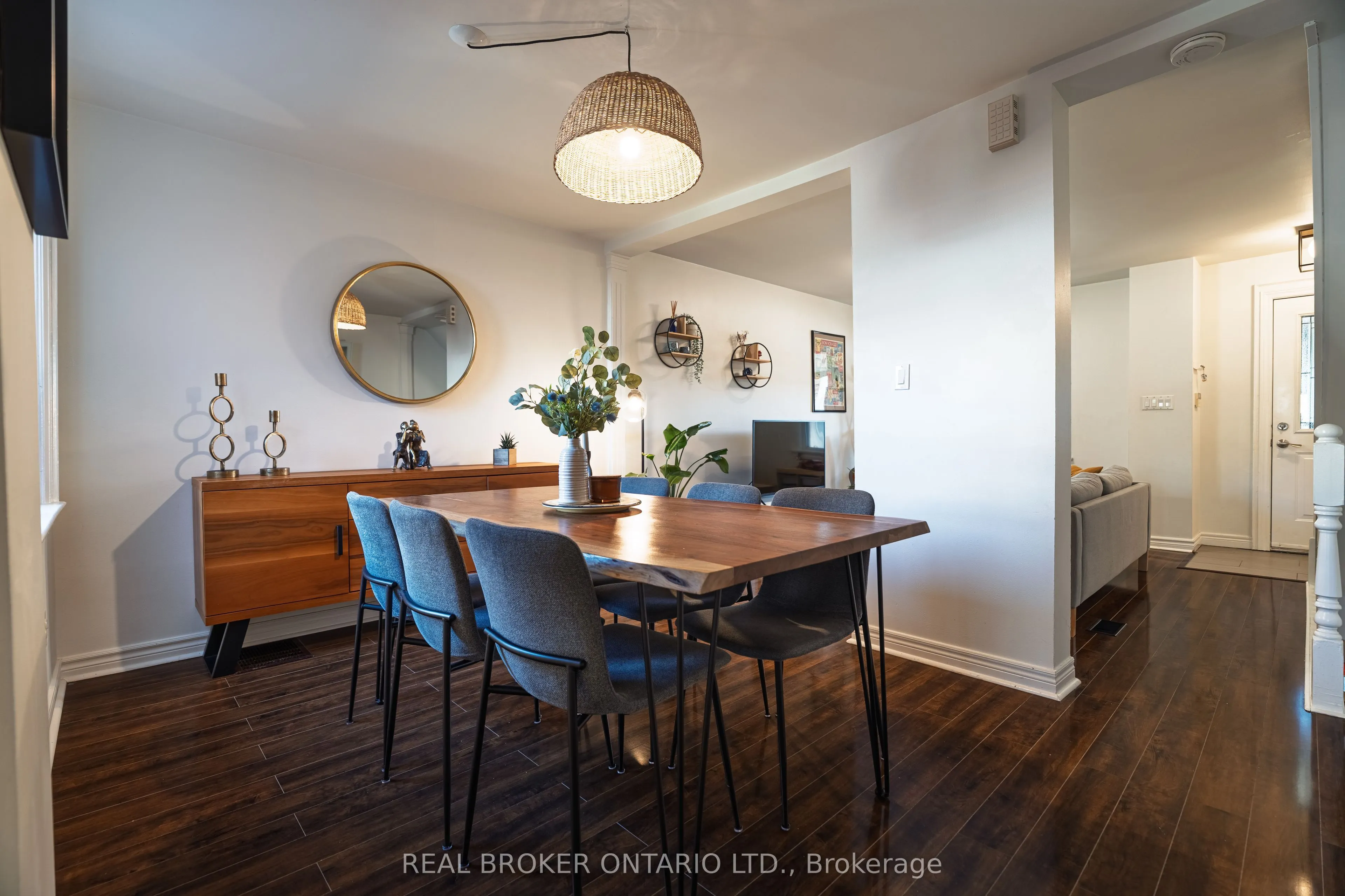 204 Earlscourt Avenue W