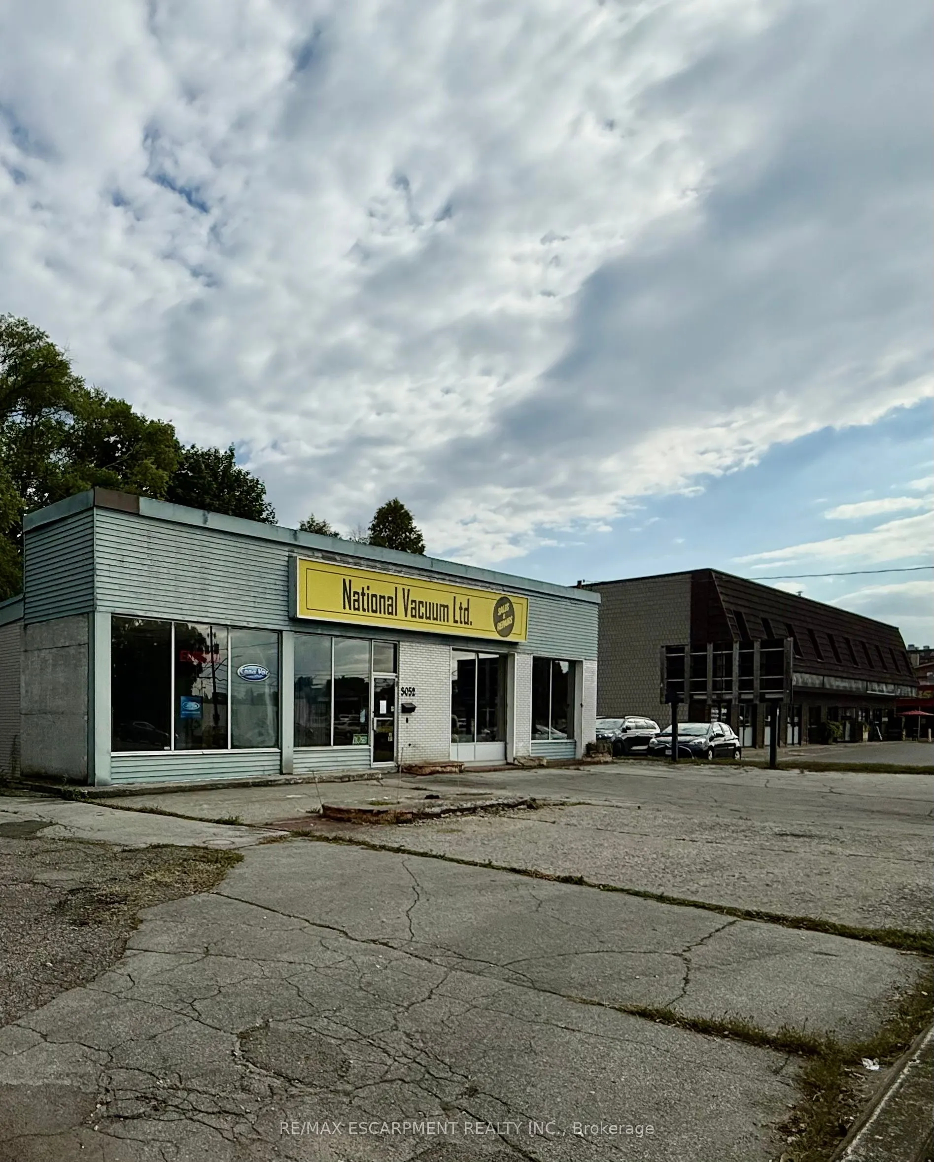 3052 New Street