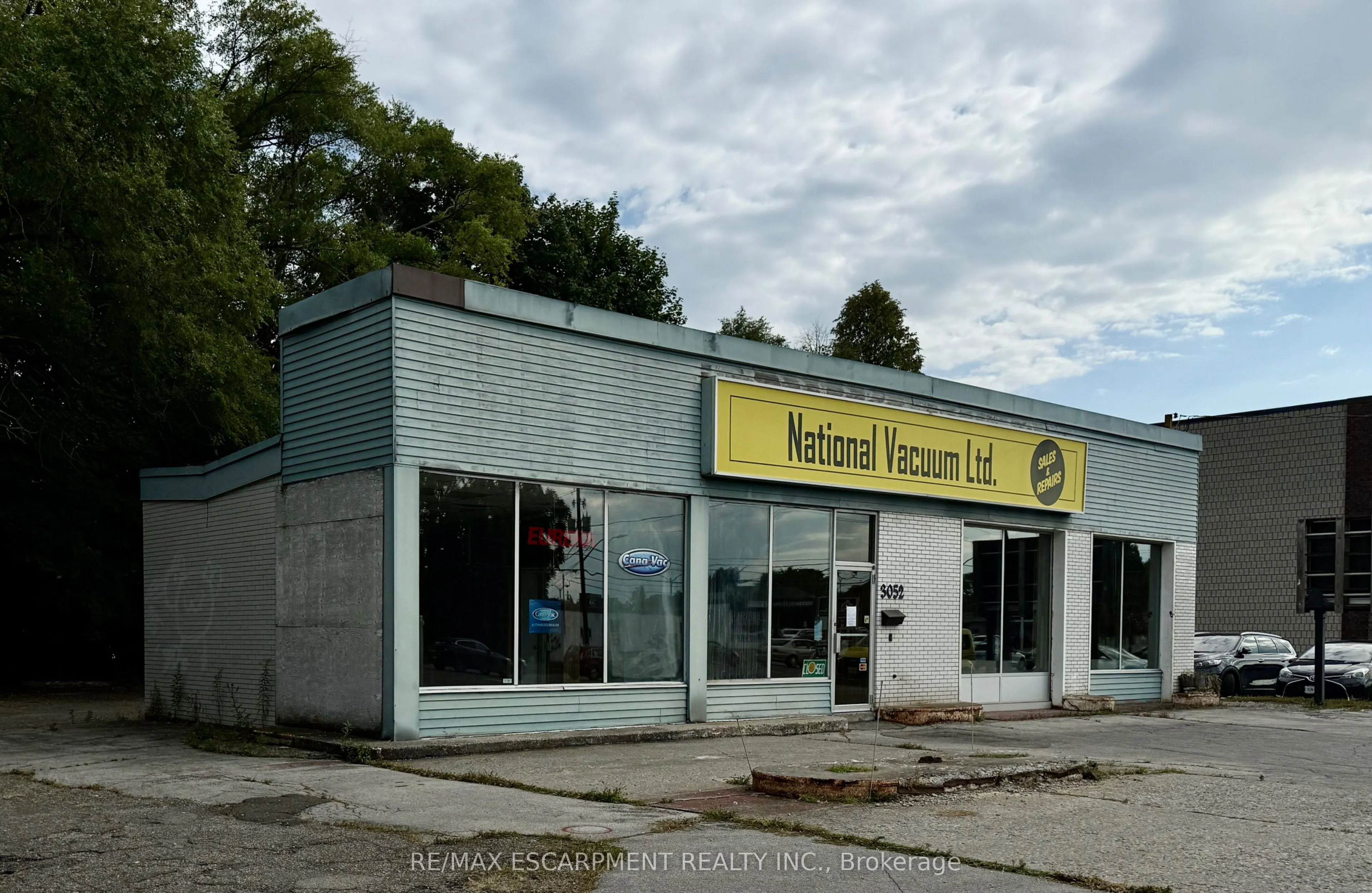 3052 New Street