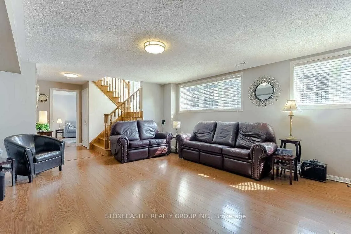 1643 Allan Crescent