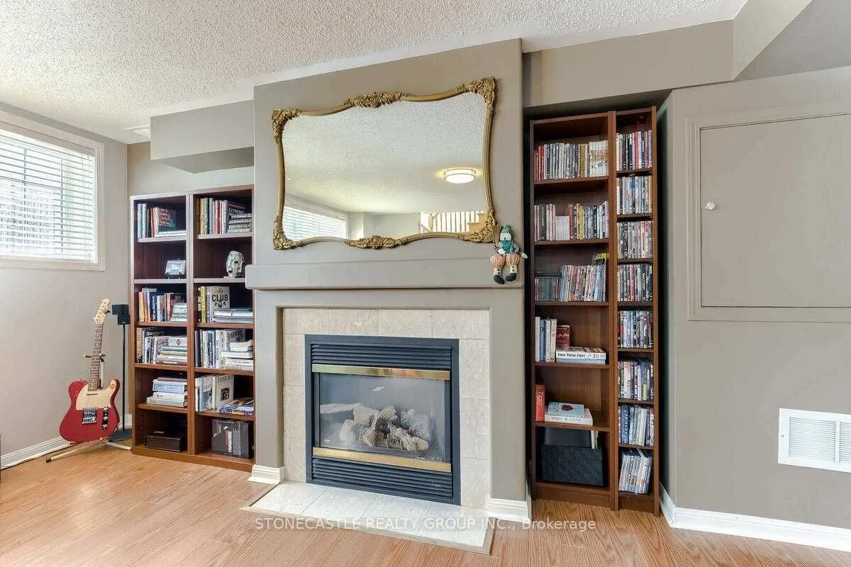 1643 Allan Crescent