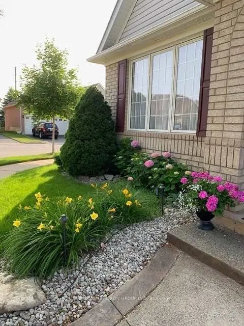 1643 Allan Crescent