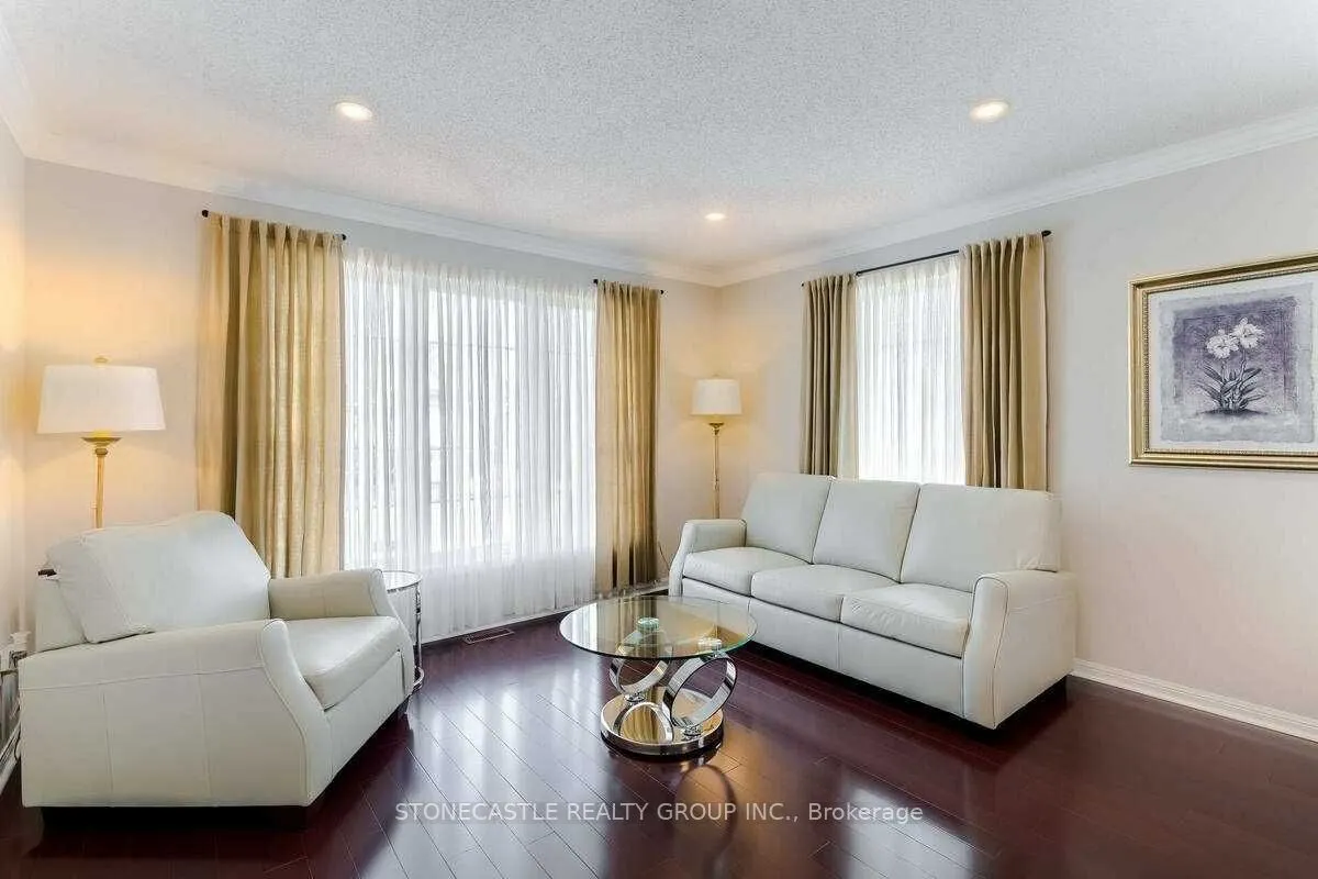 1643 Allan Crescent