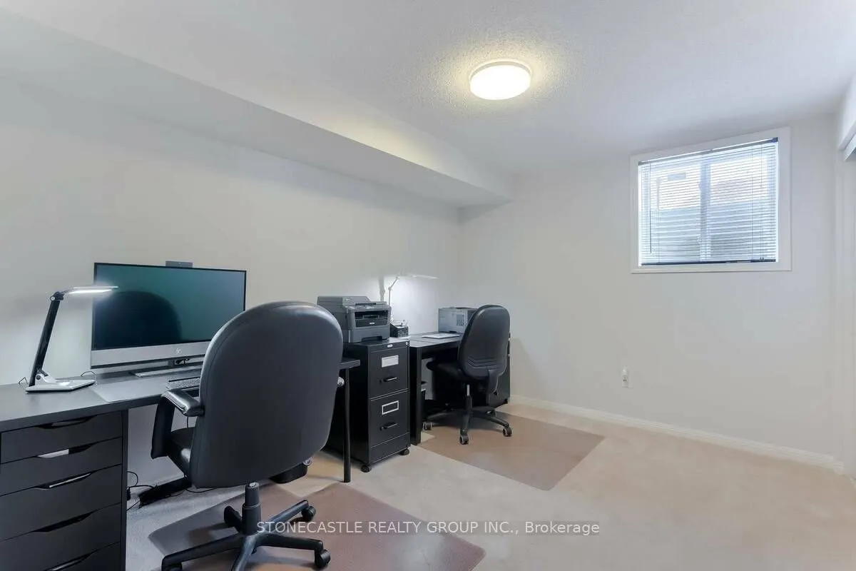 1643 Allan Crescent