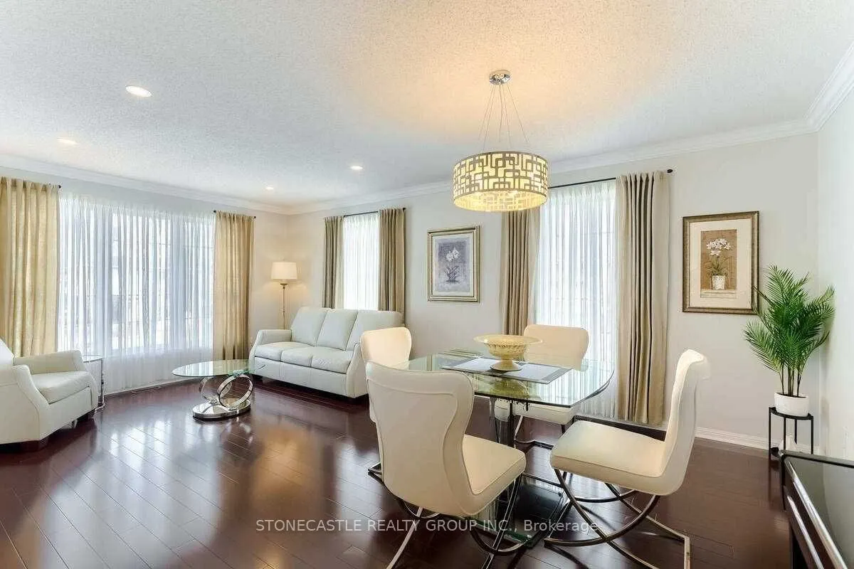 1643 Allan Crescent