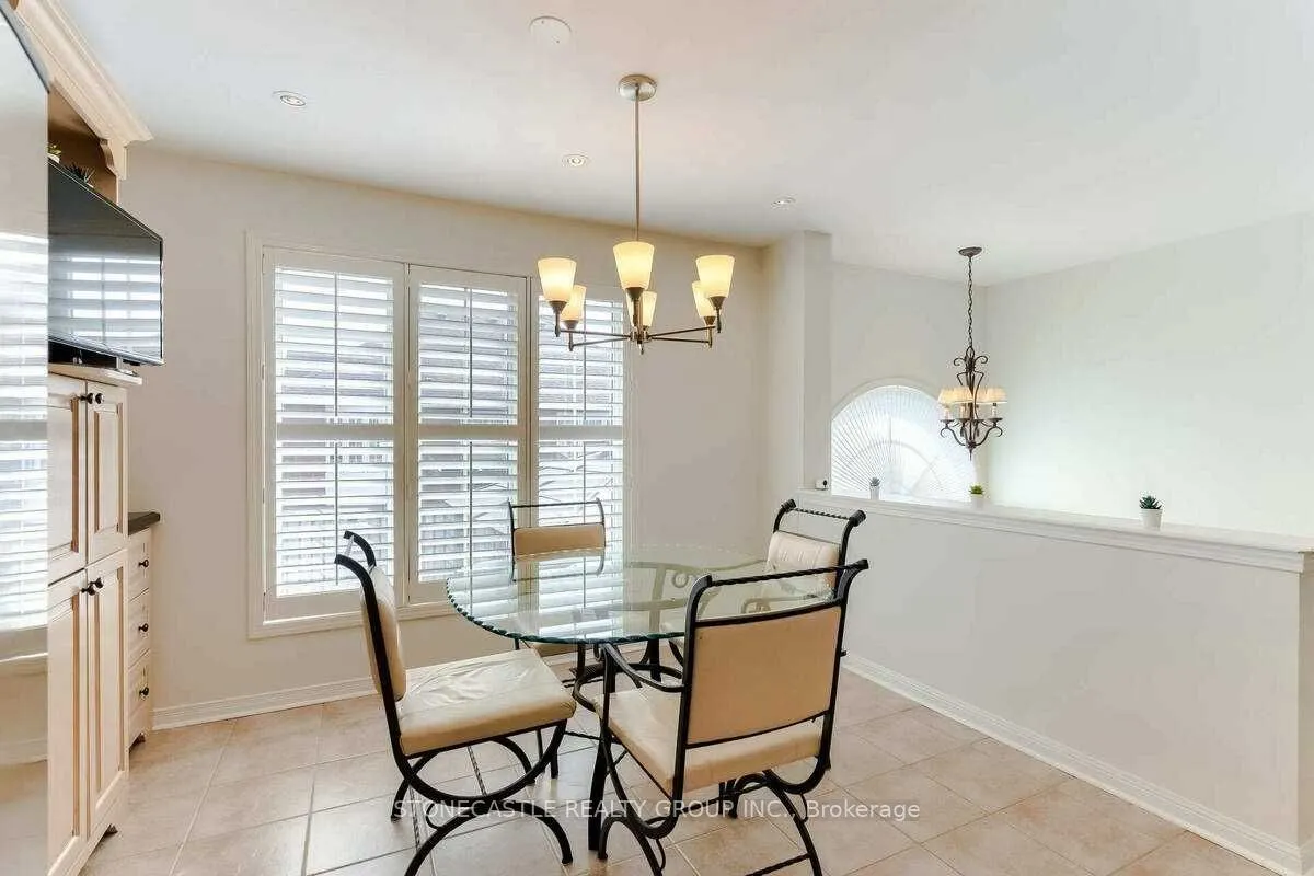 1643 Allan Crescent