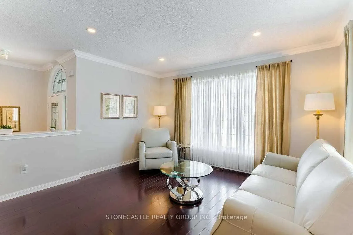 1643 Allan Crescent