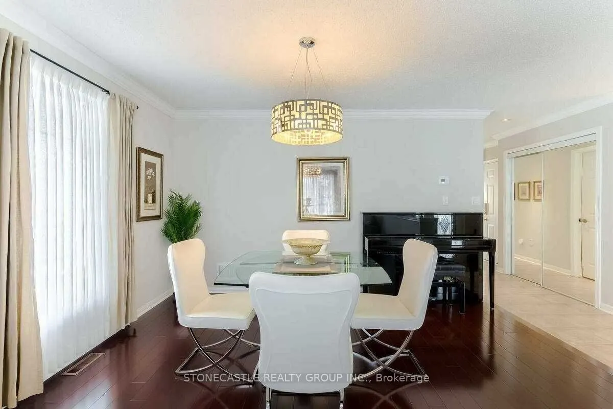1643 Allan Crescent