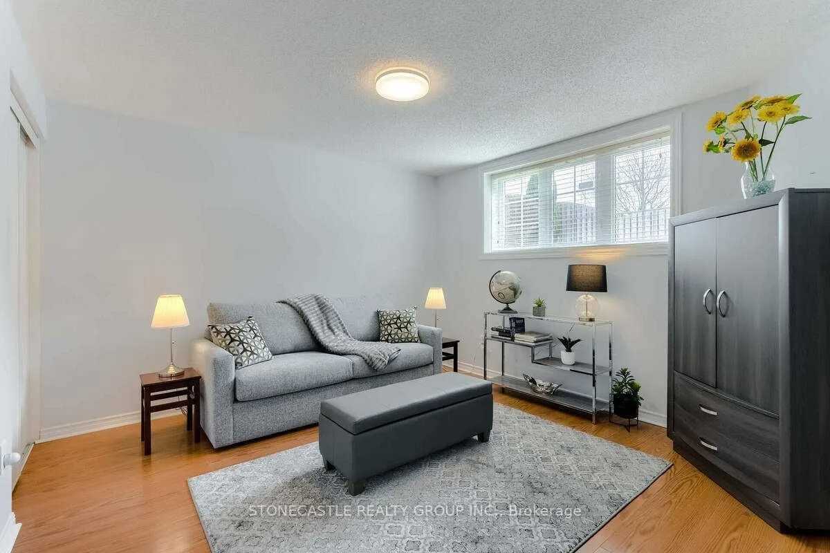 1643 Allan Crescent
