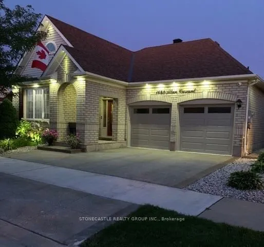 1643 Allan Crescent