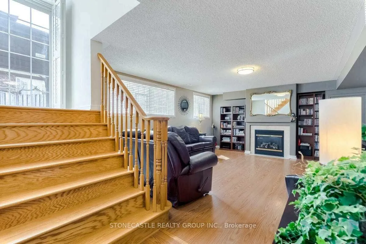1643 Allan Crescent