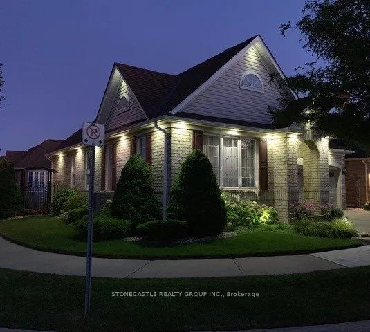 1643 Allan Crescent