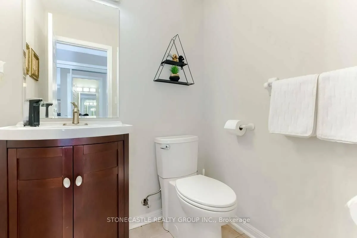 1643 Allan Crescent