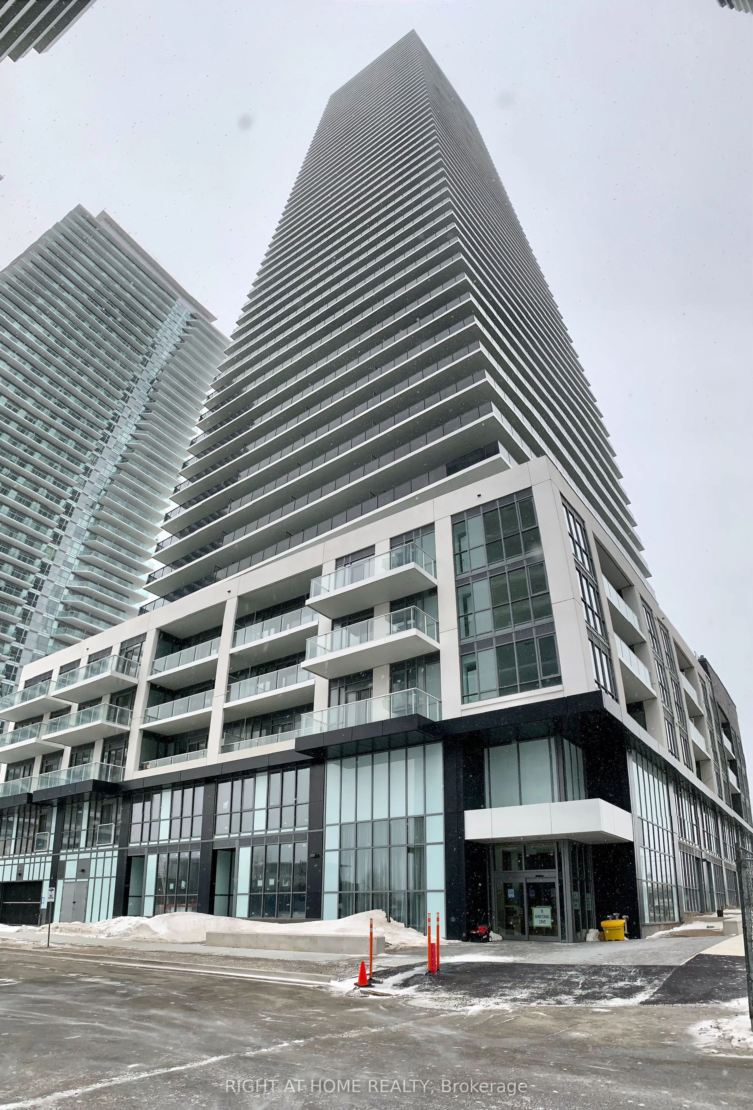 70 ANNIE CRAIG Drive, #3009