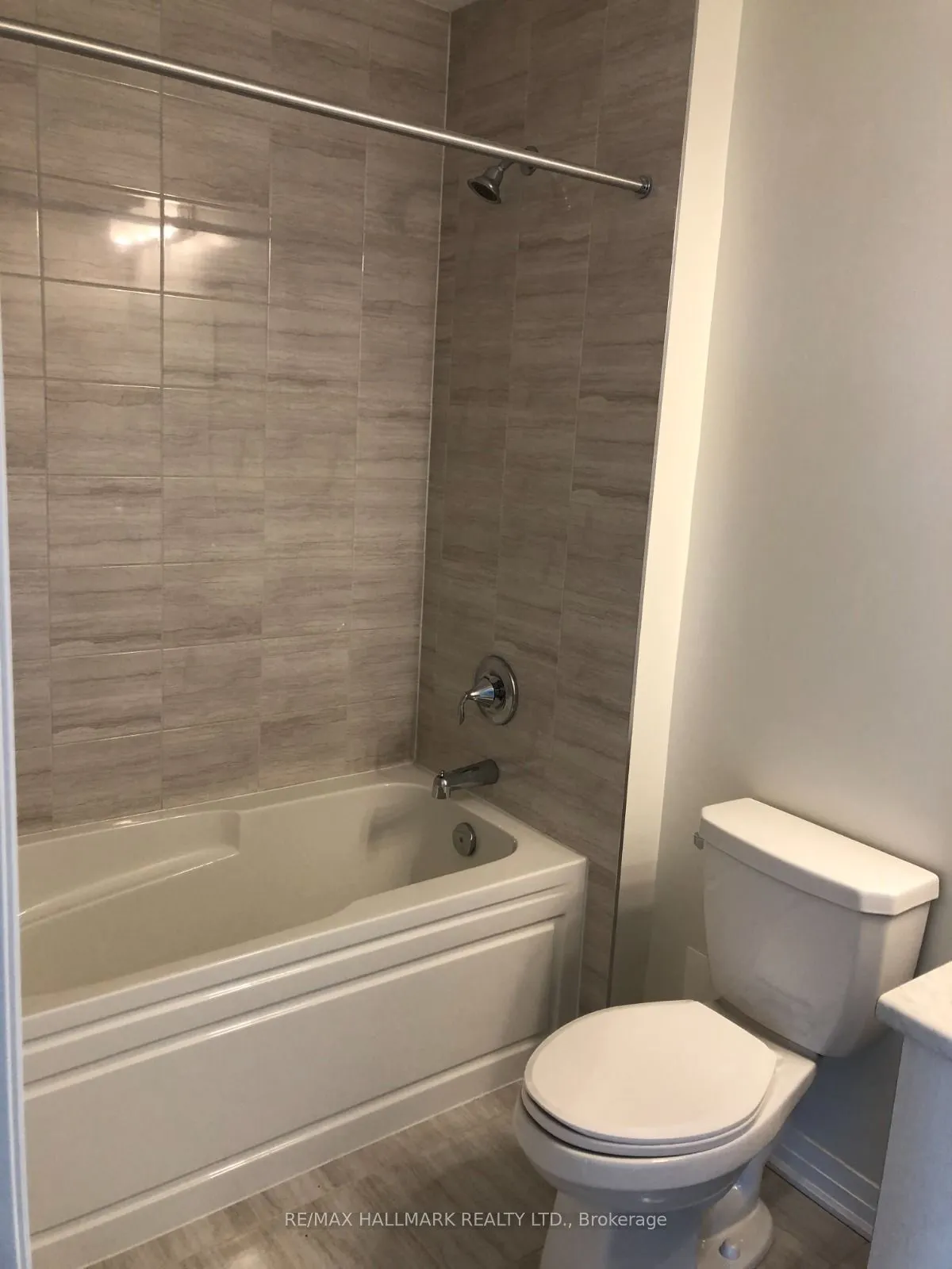 128 Grovewood Common, #110