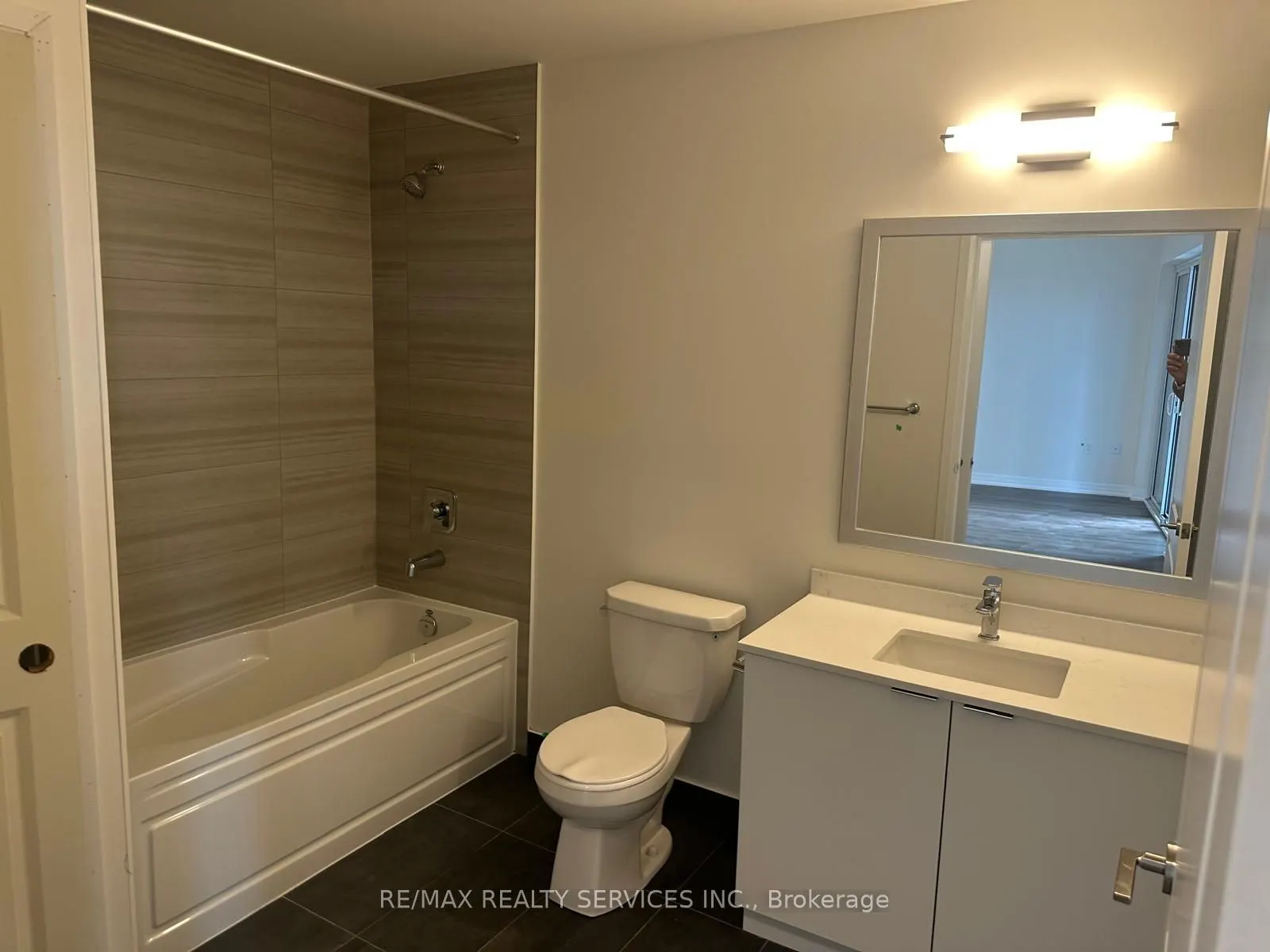 15 Watergarden Drive, #414