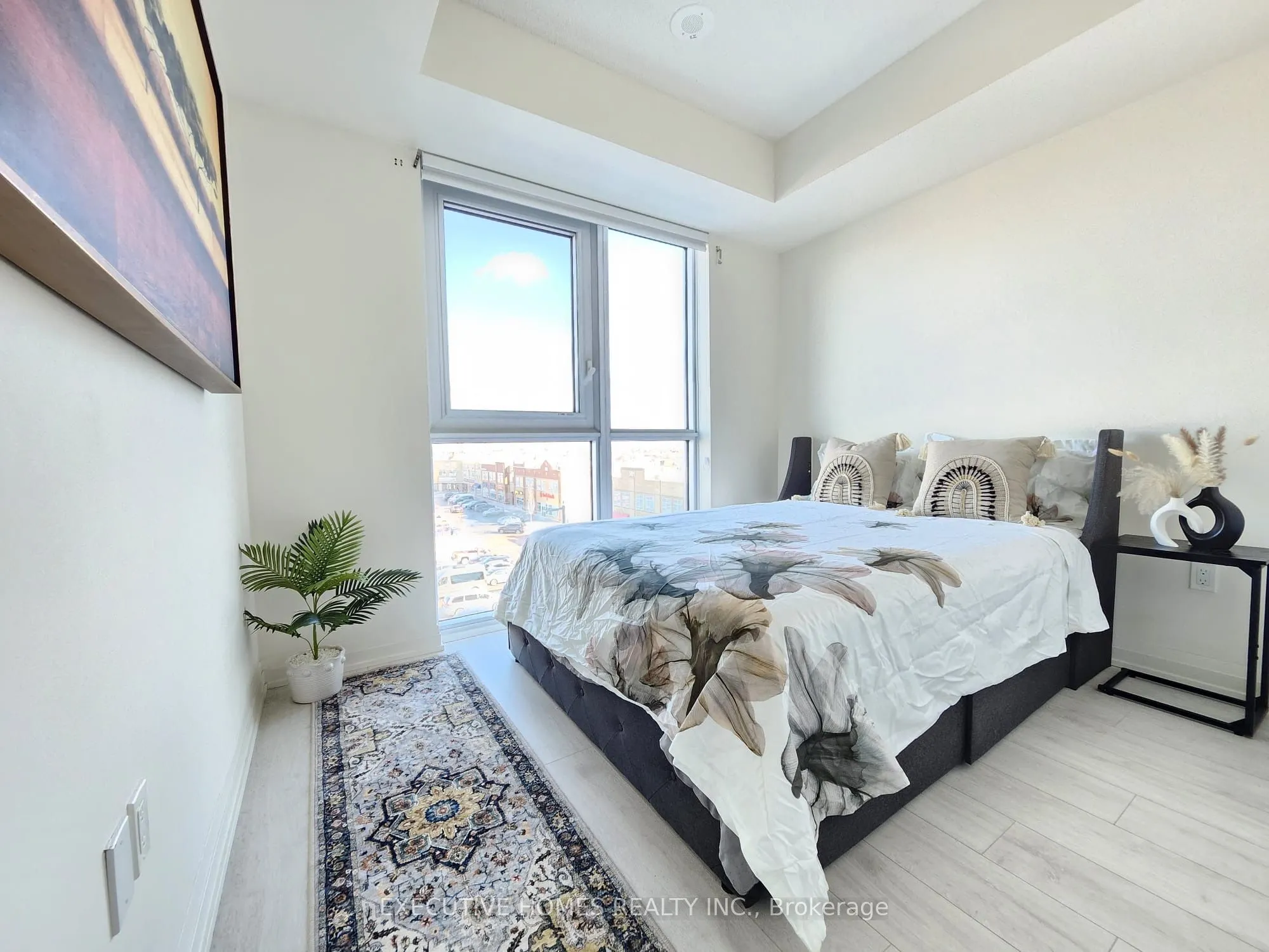 509 Dundas Street, #411