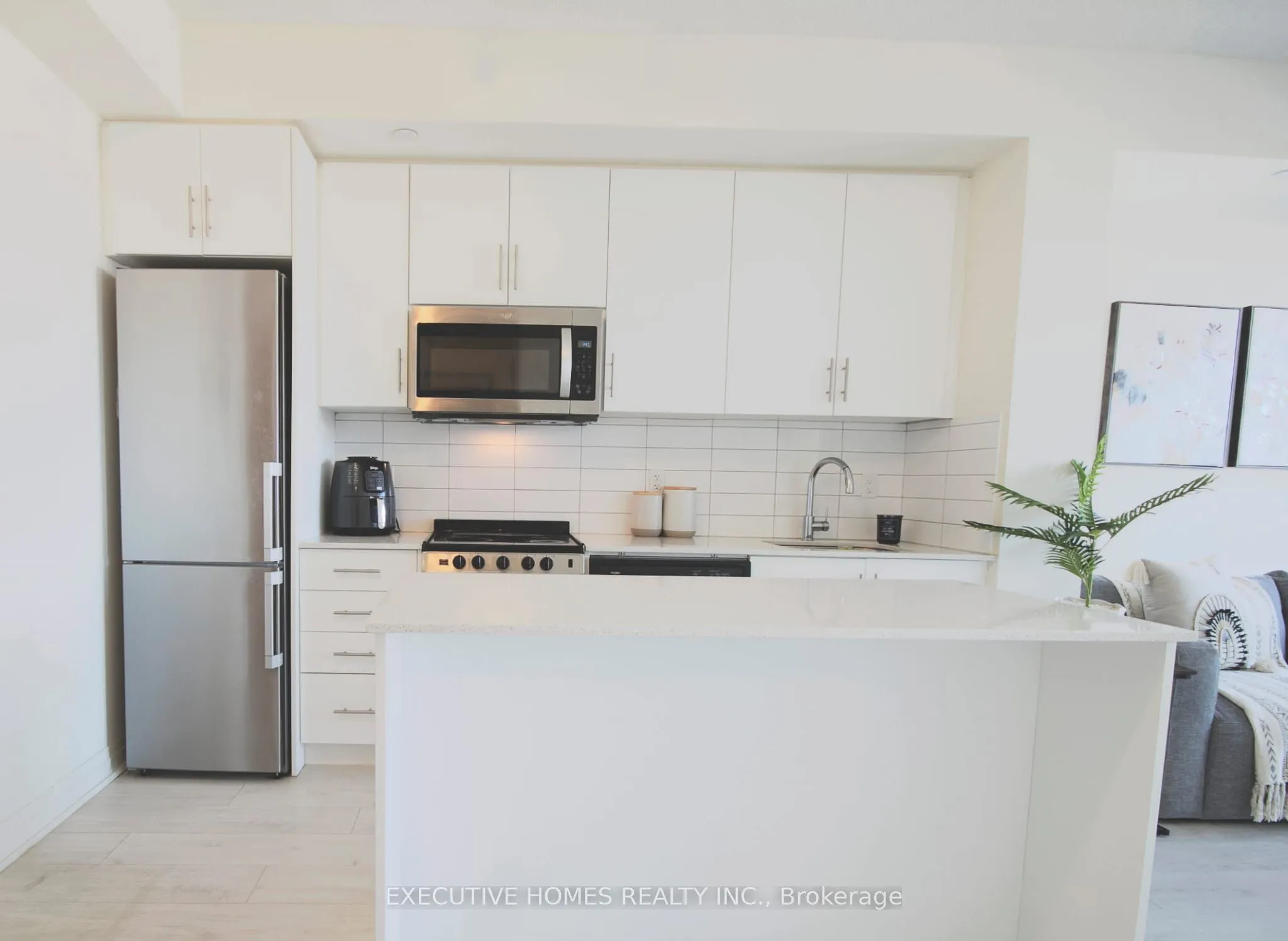 509 Dundas Street, #411