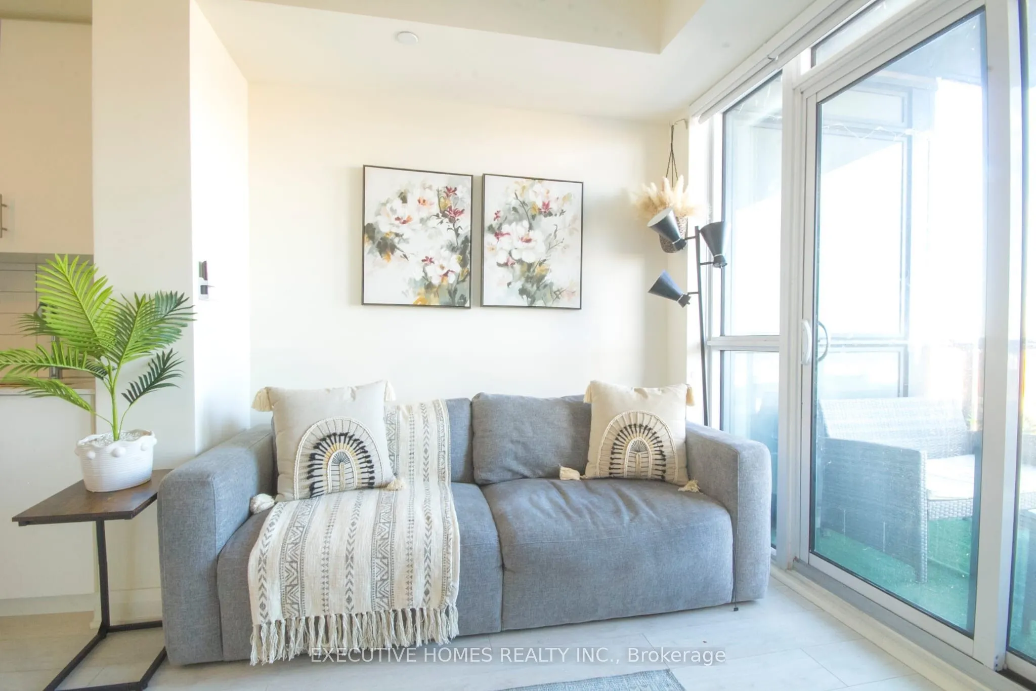 509 Dundas Street, #411