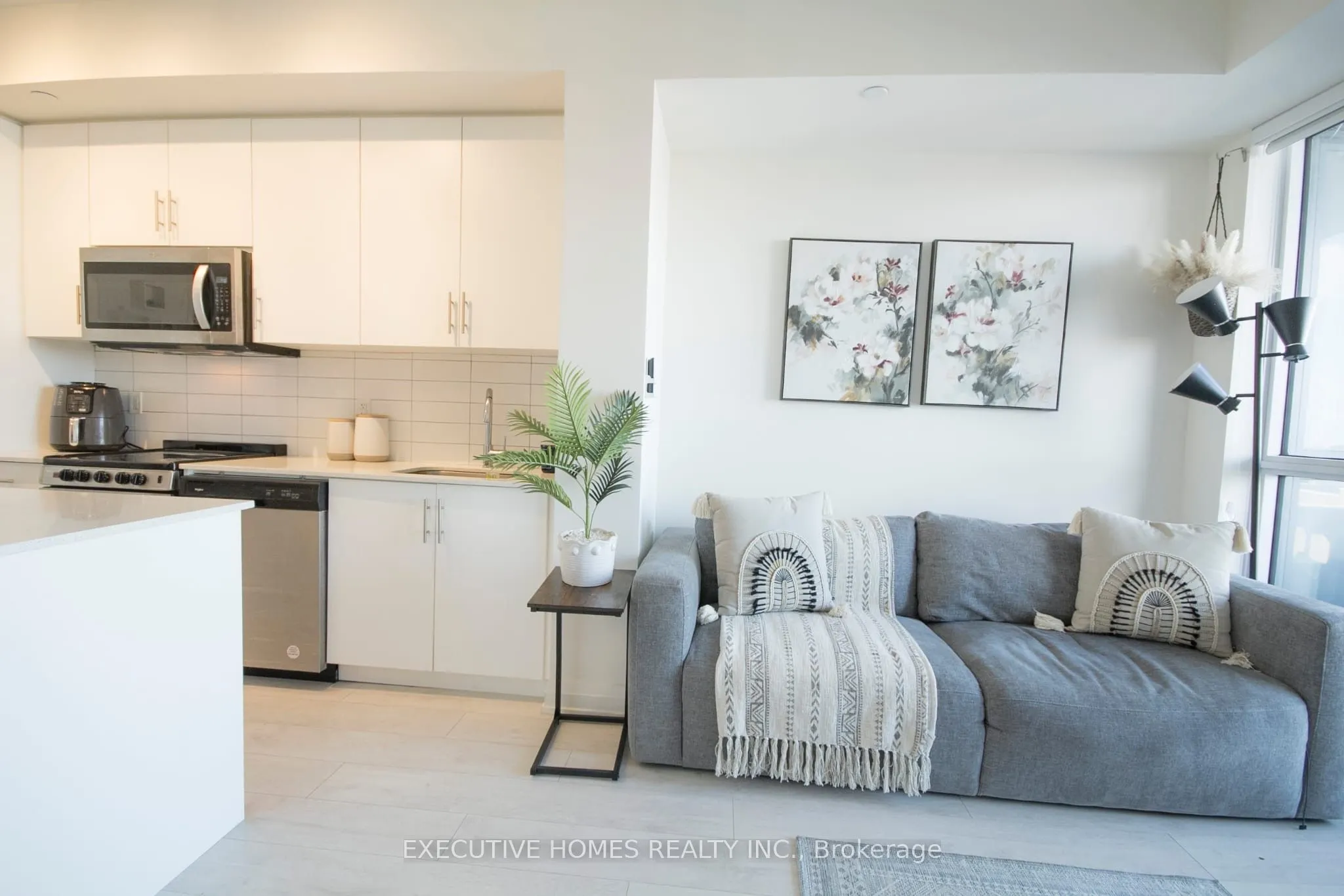 509 Dundas Street, #411