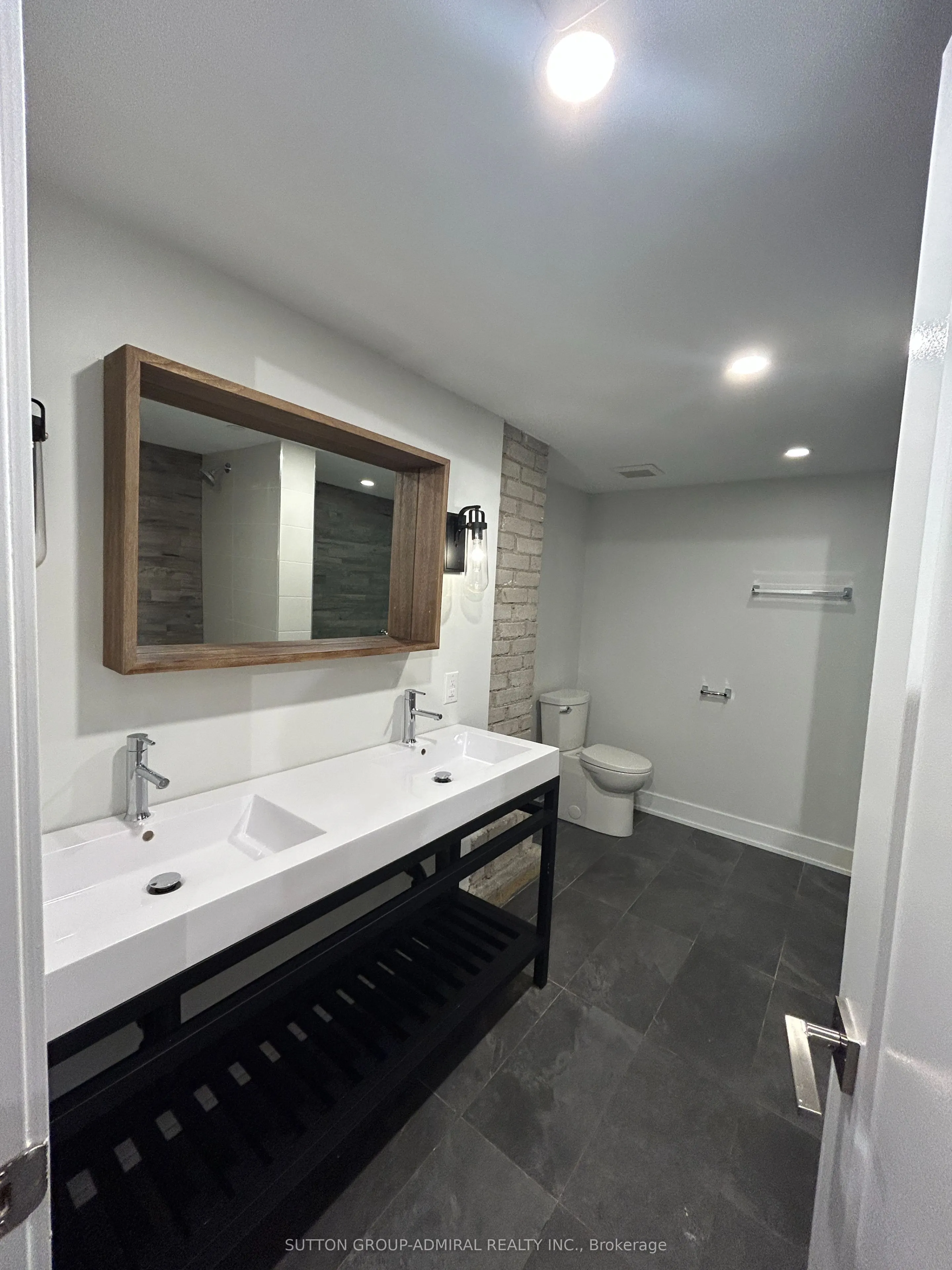 34 Noble Street, #L102