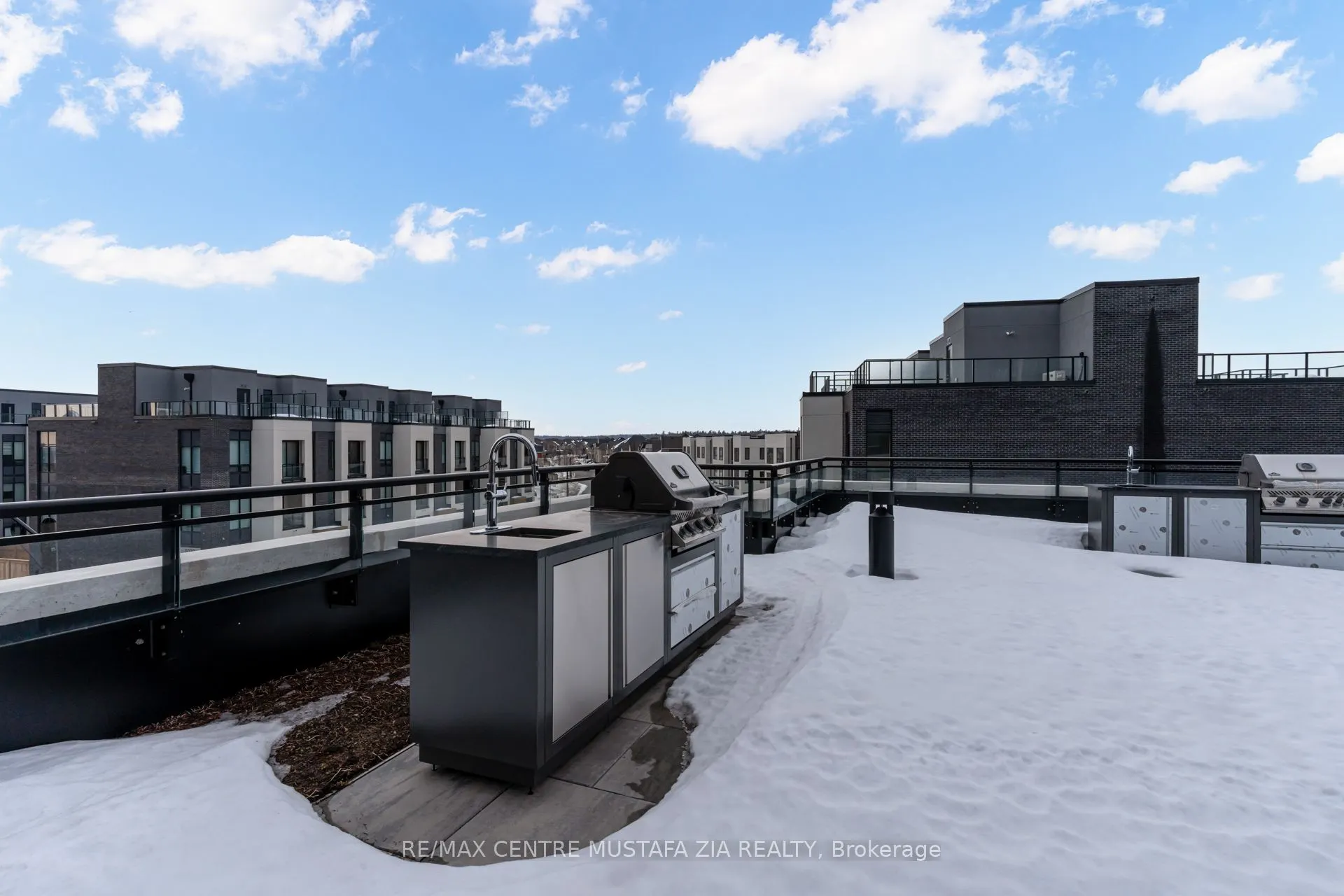 395 Dundas Street W, #217