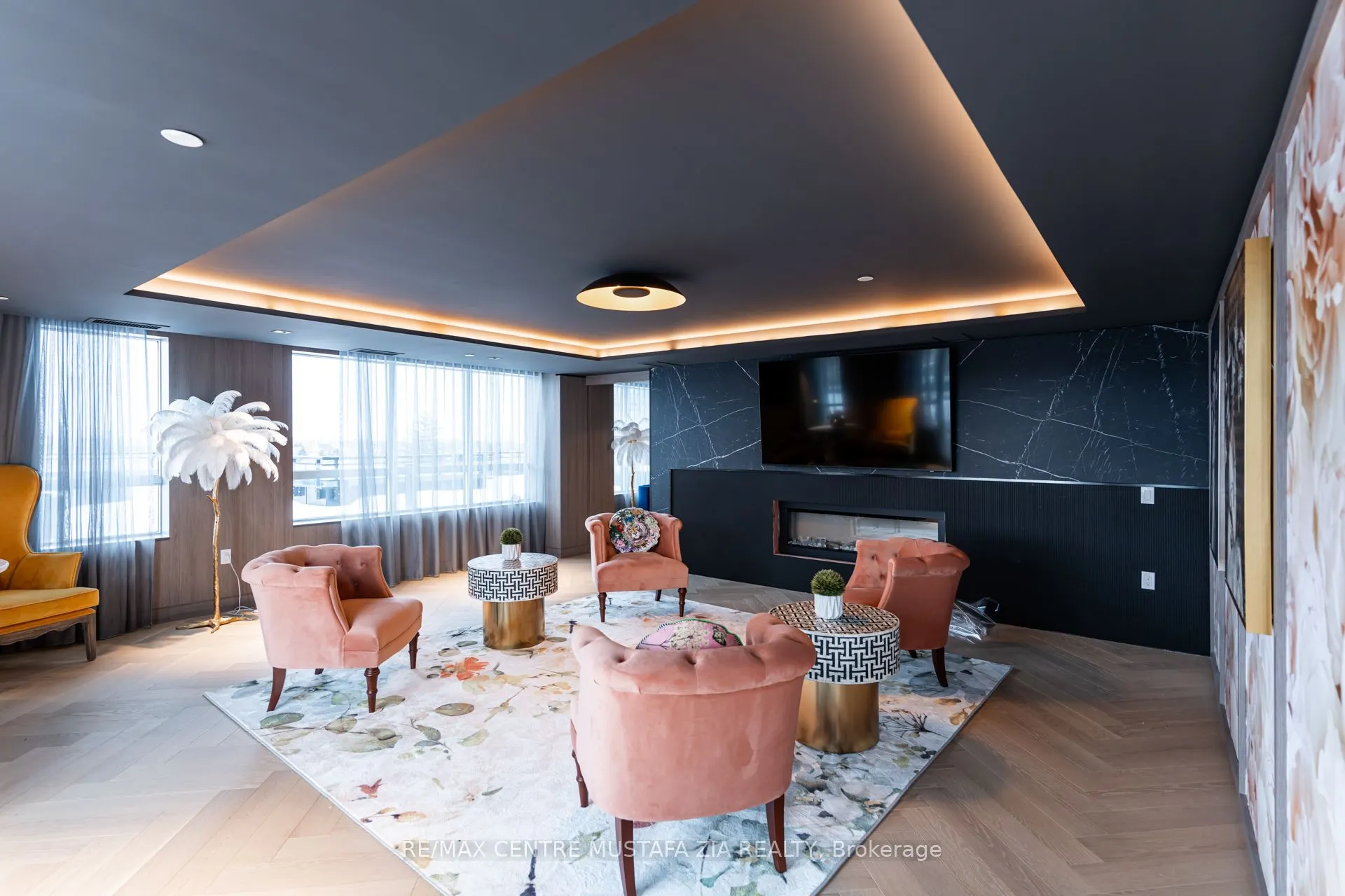 395 Dundas Street W, #217