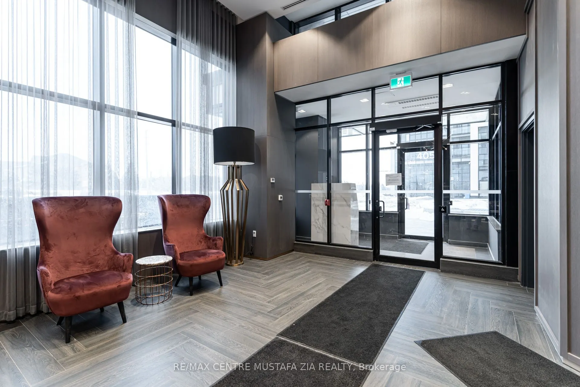 395 Dundas Street W, #217