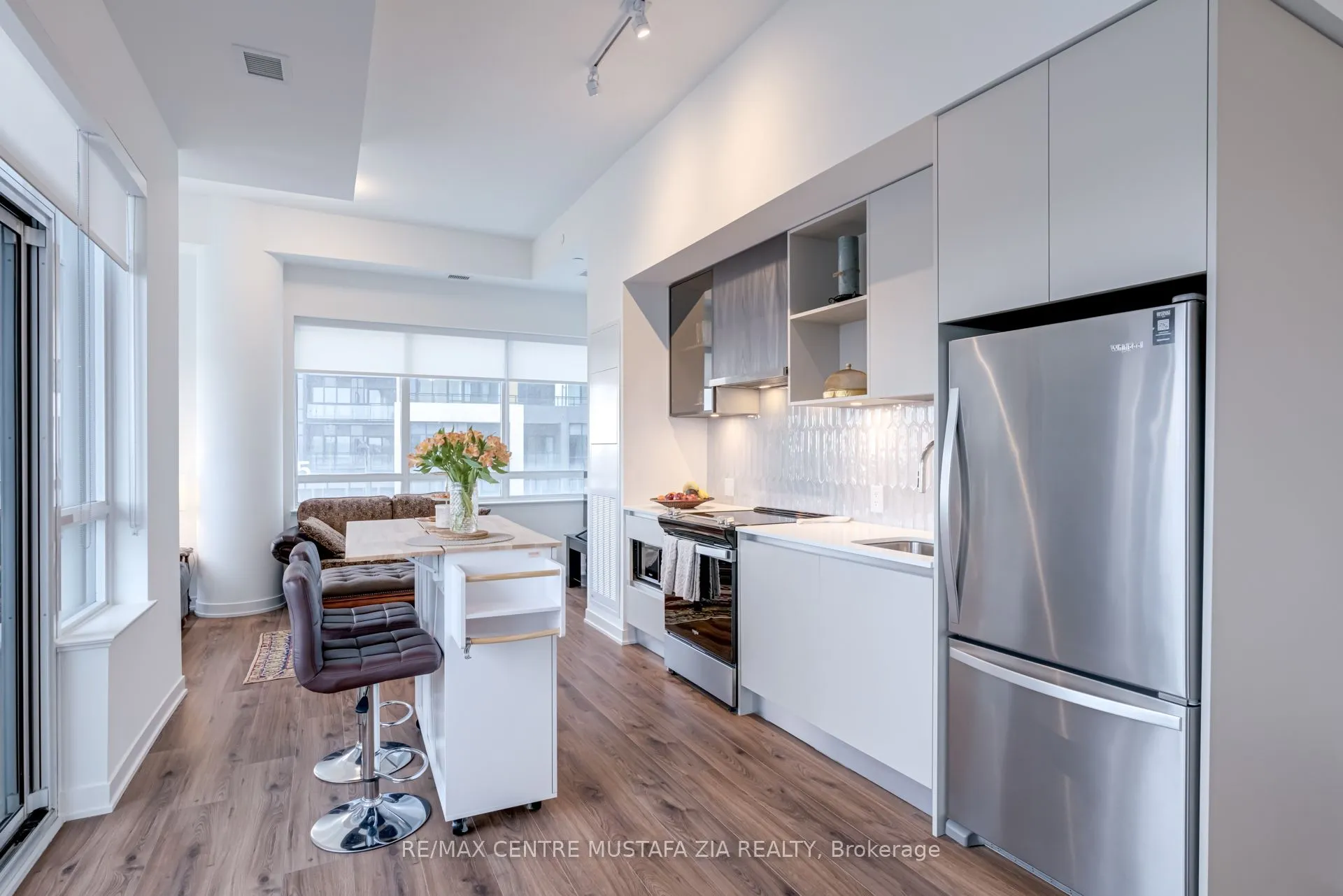 395 Dundas Street W, #217