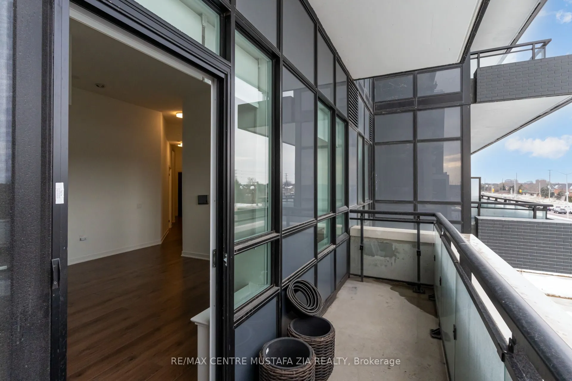 395 Dundas Street W, #217