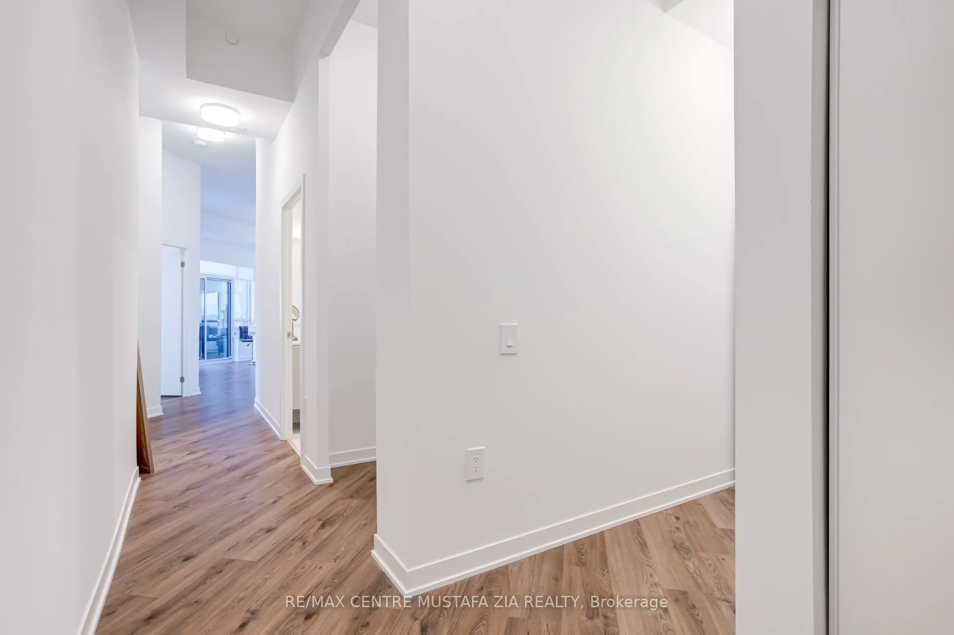 395 Dundas Street W, #217