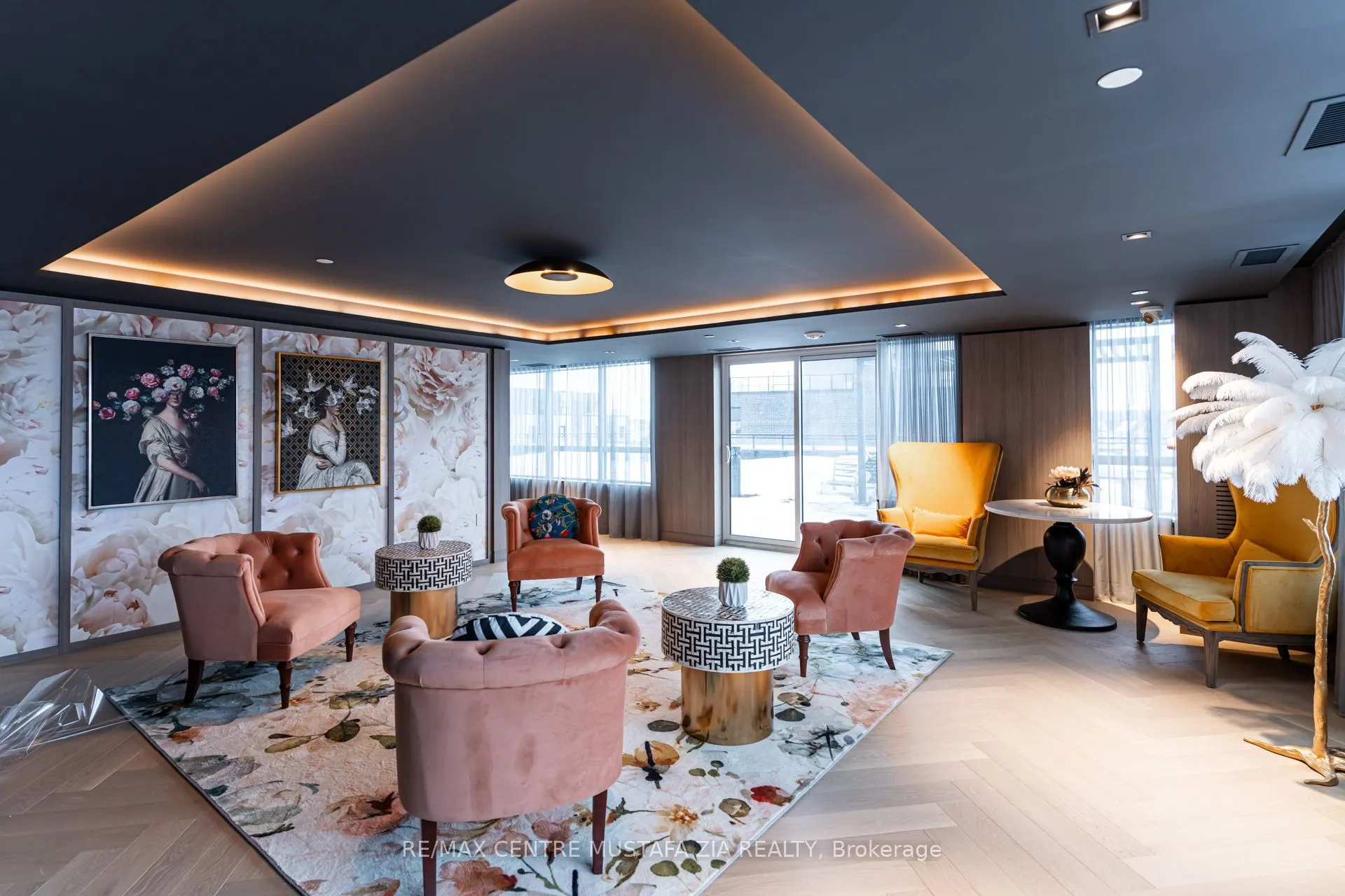 395 Dundas Street W, #217