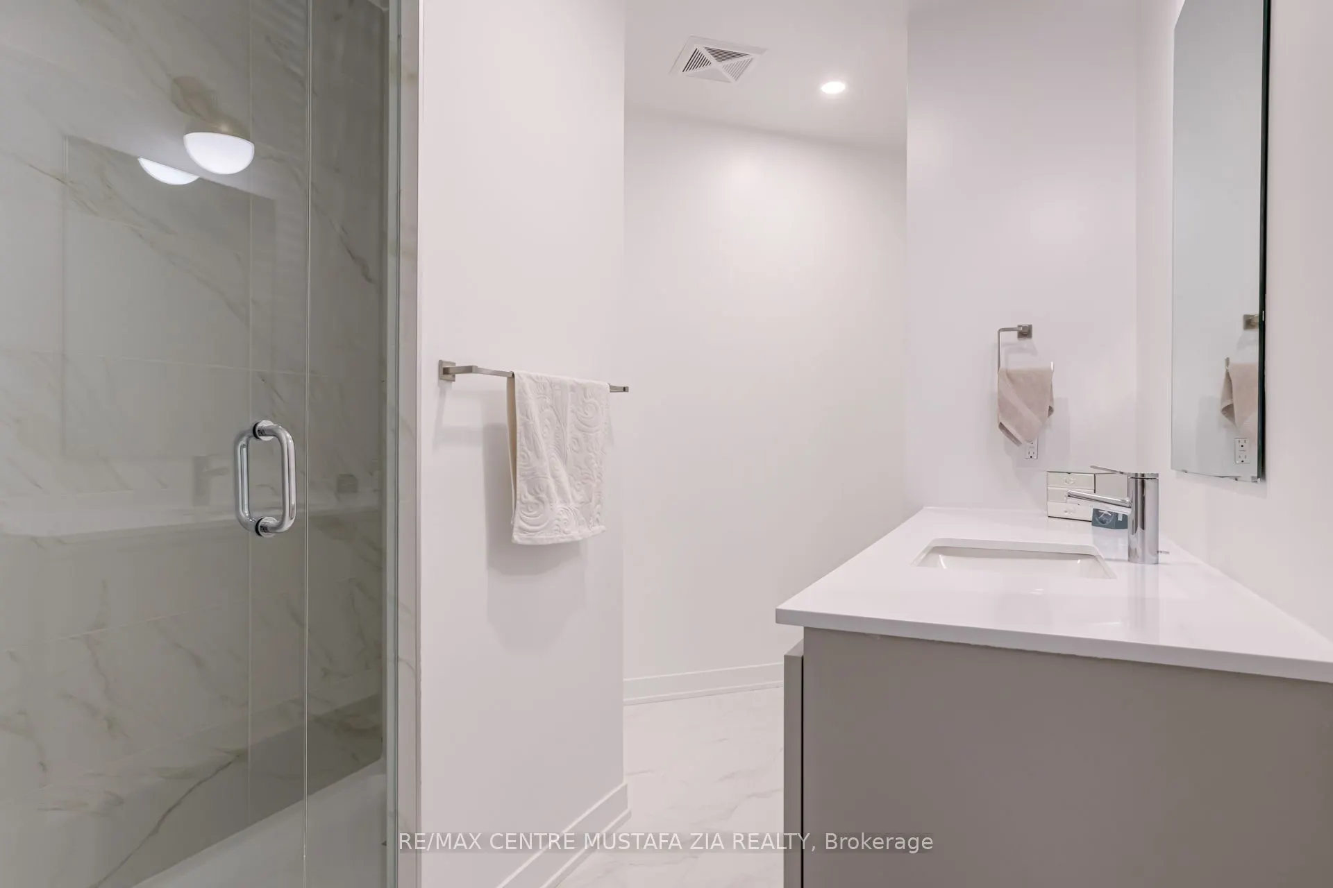 395 Dundas Street W, #217