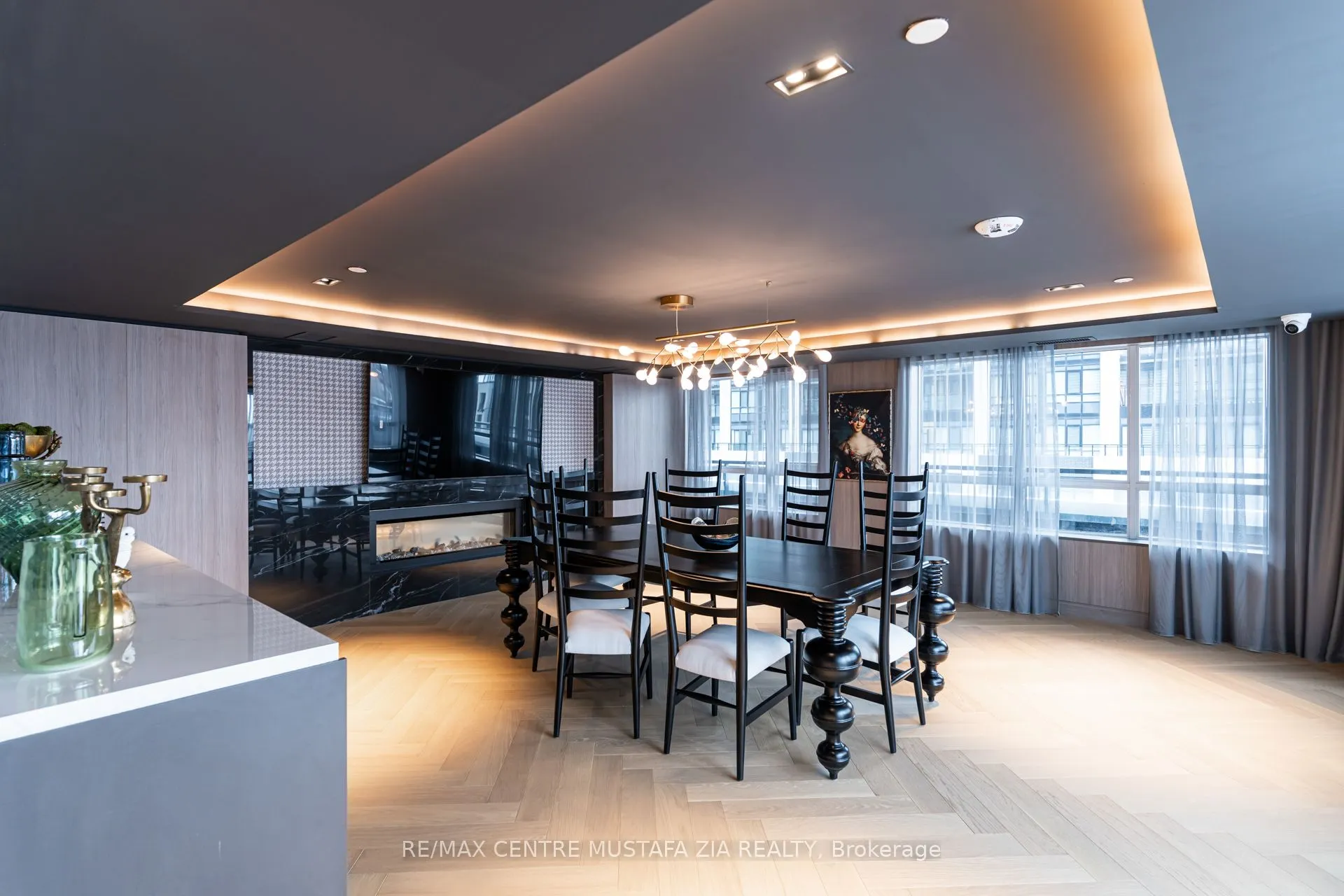 395 Dundas Street W, #217