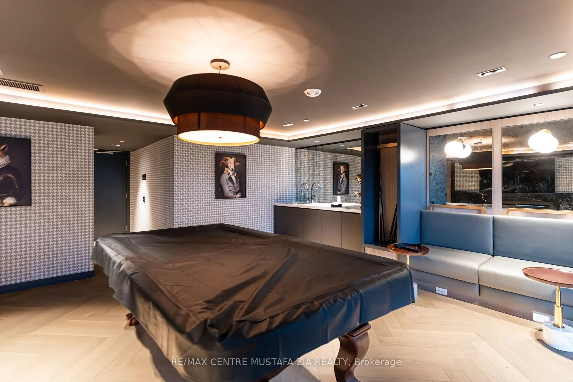 395 Dundas Street W, #217