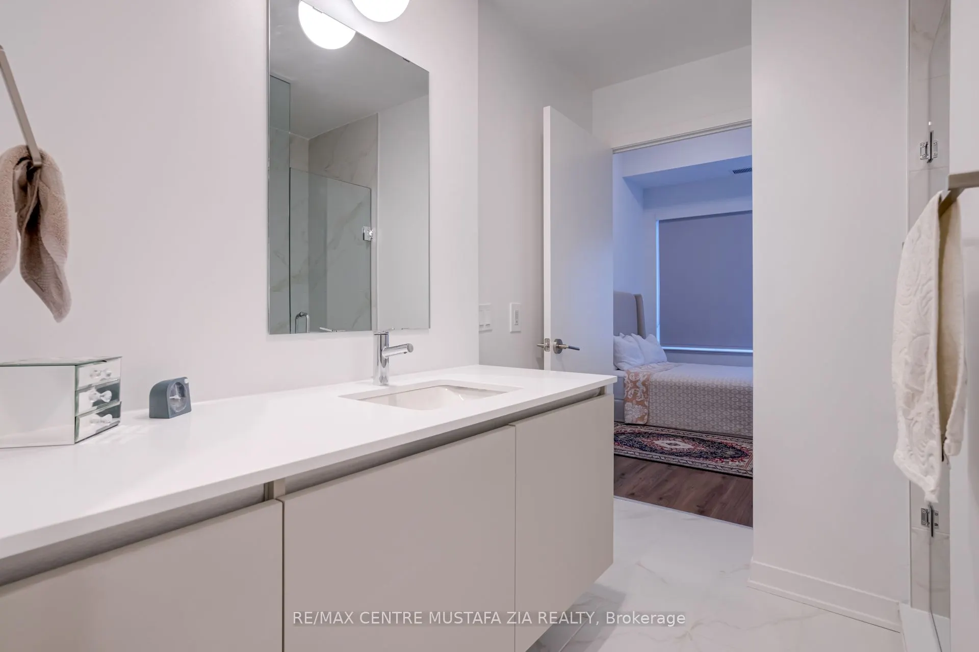 395 Dundas Street W, #217