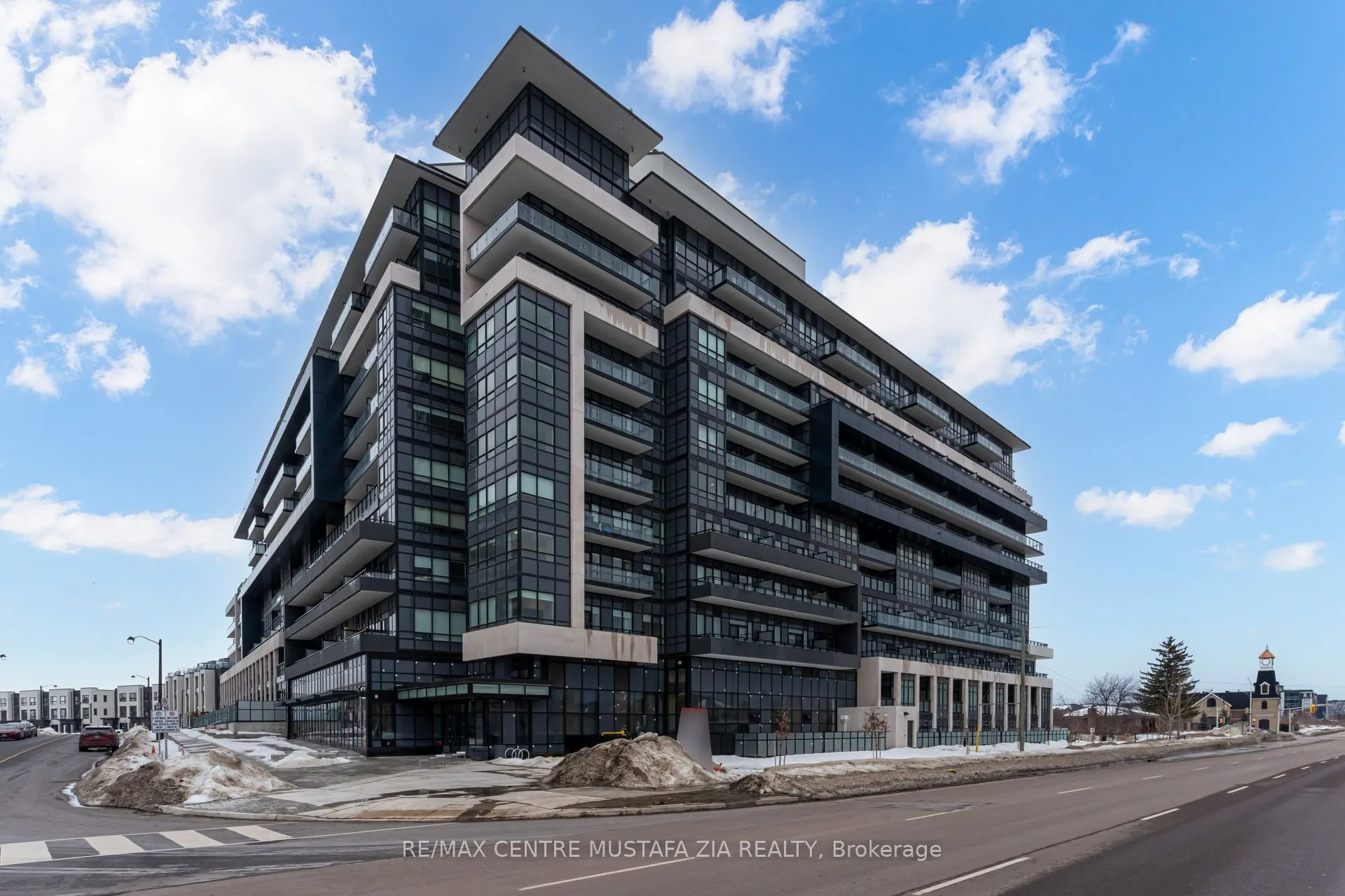 395 Dundas Street W, #217