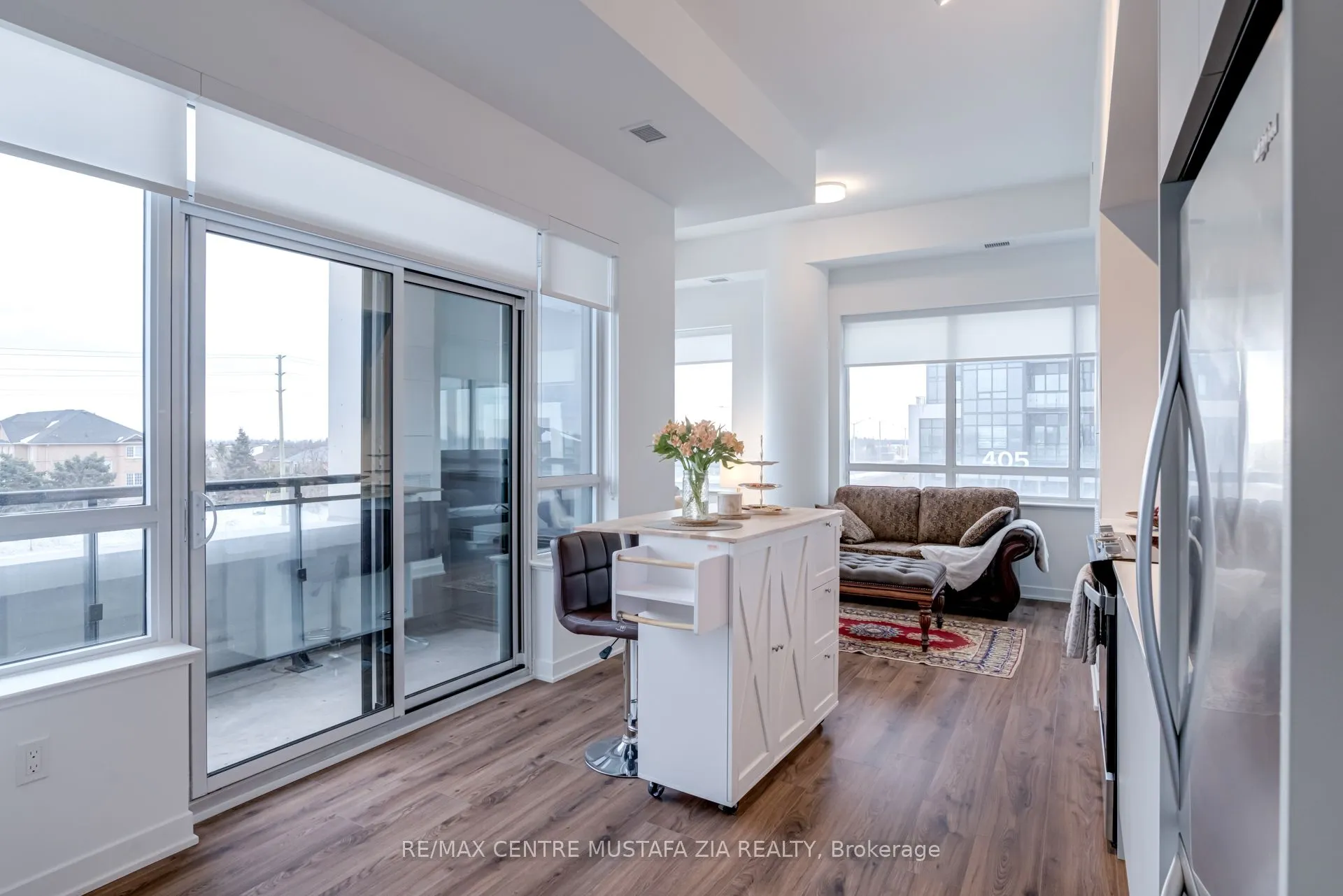 395 Dundas Street W, #217