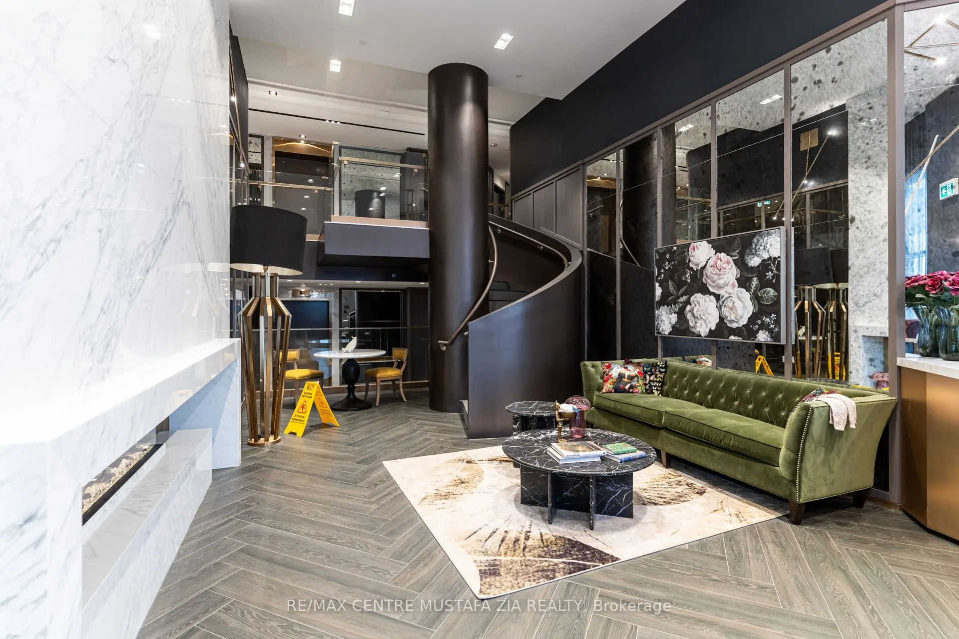 395 Dundas Street W, #217
