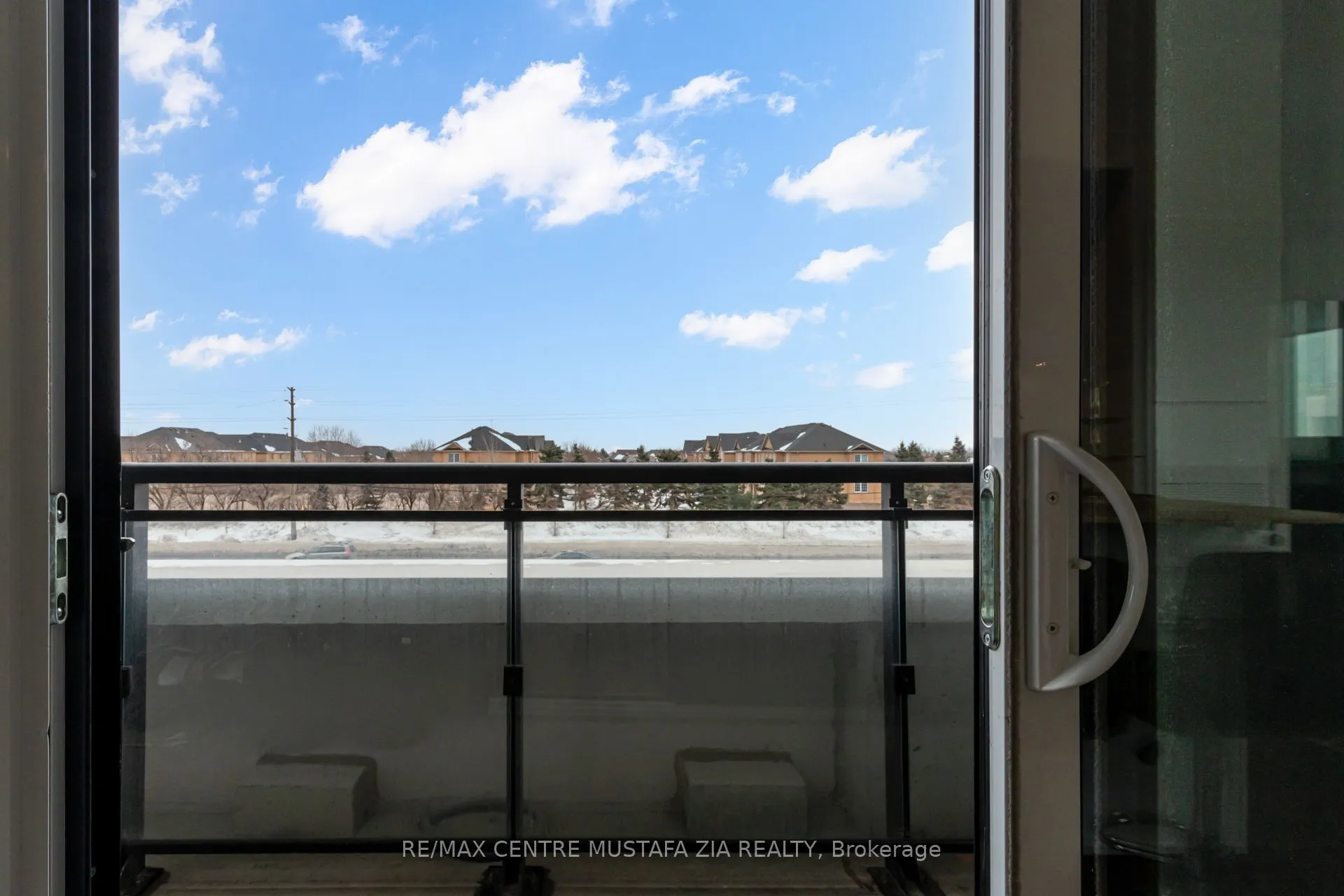 395 Dundas Street W, #217