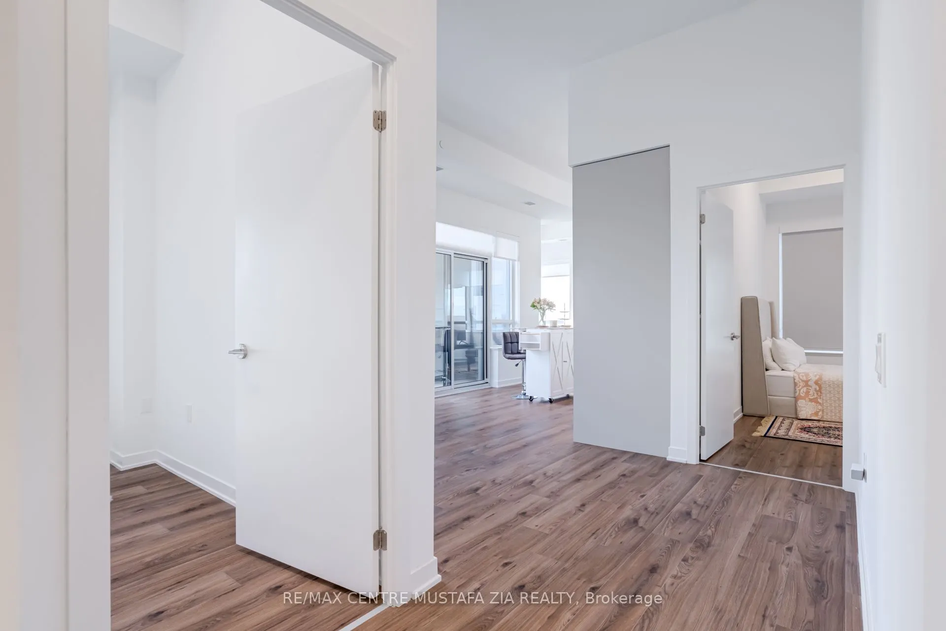 395 Dundas Street W, #217