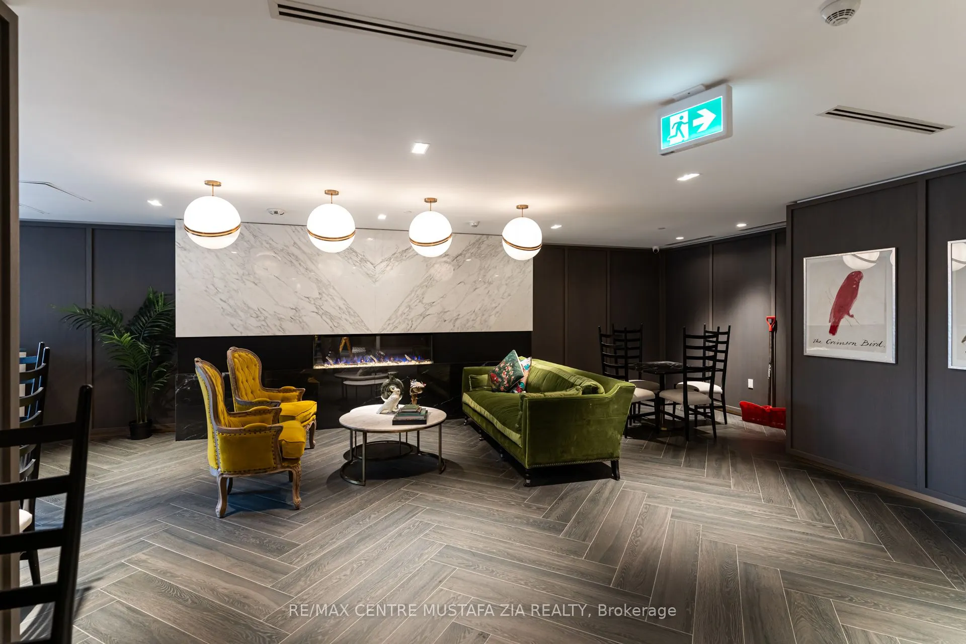 395 Dundas Street W, #217