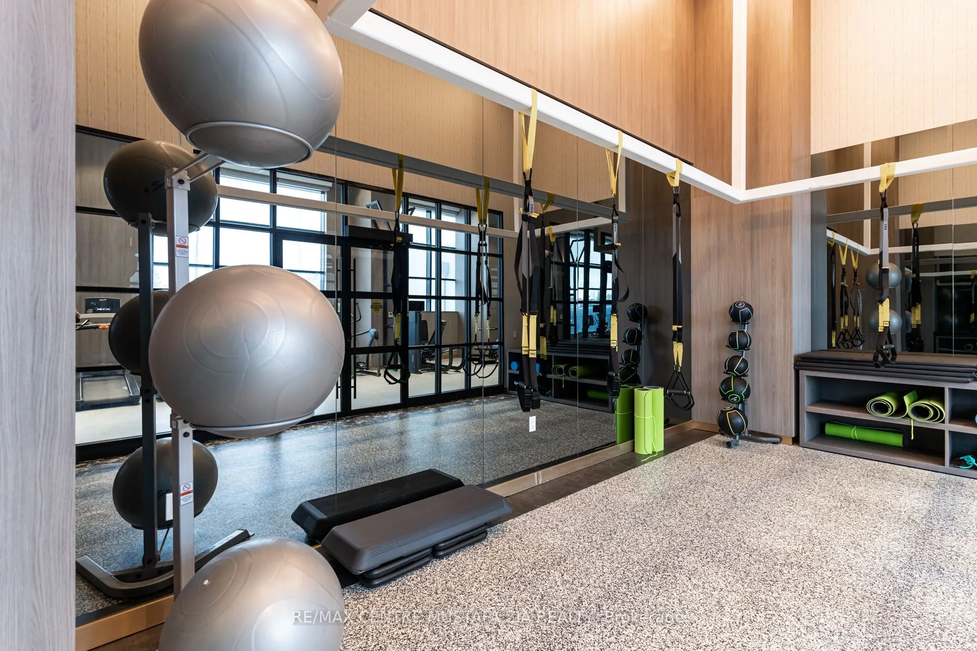 395 Dundas Street W, #217