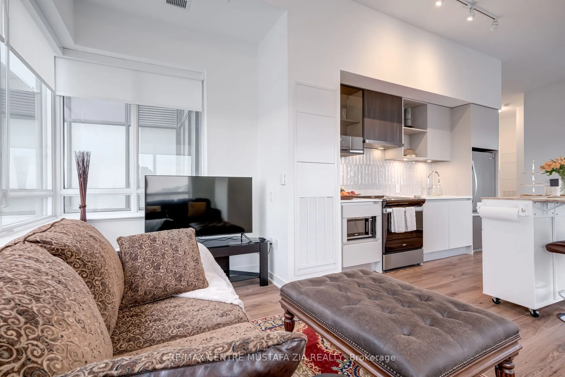 395 Dundas Street W, #217