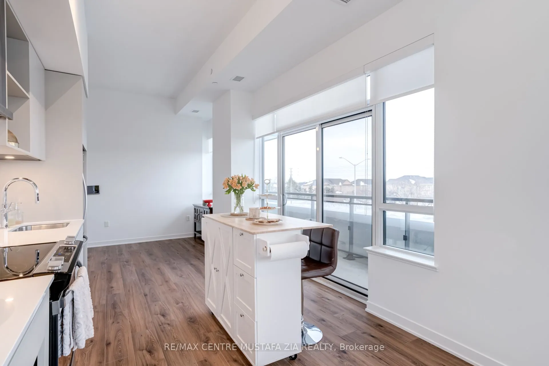 395 Dundas Street W, #217