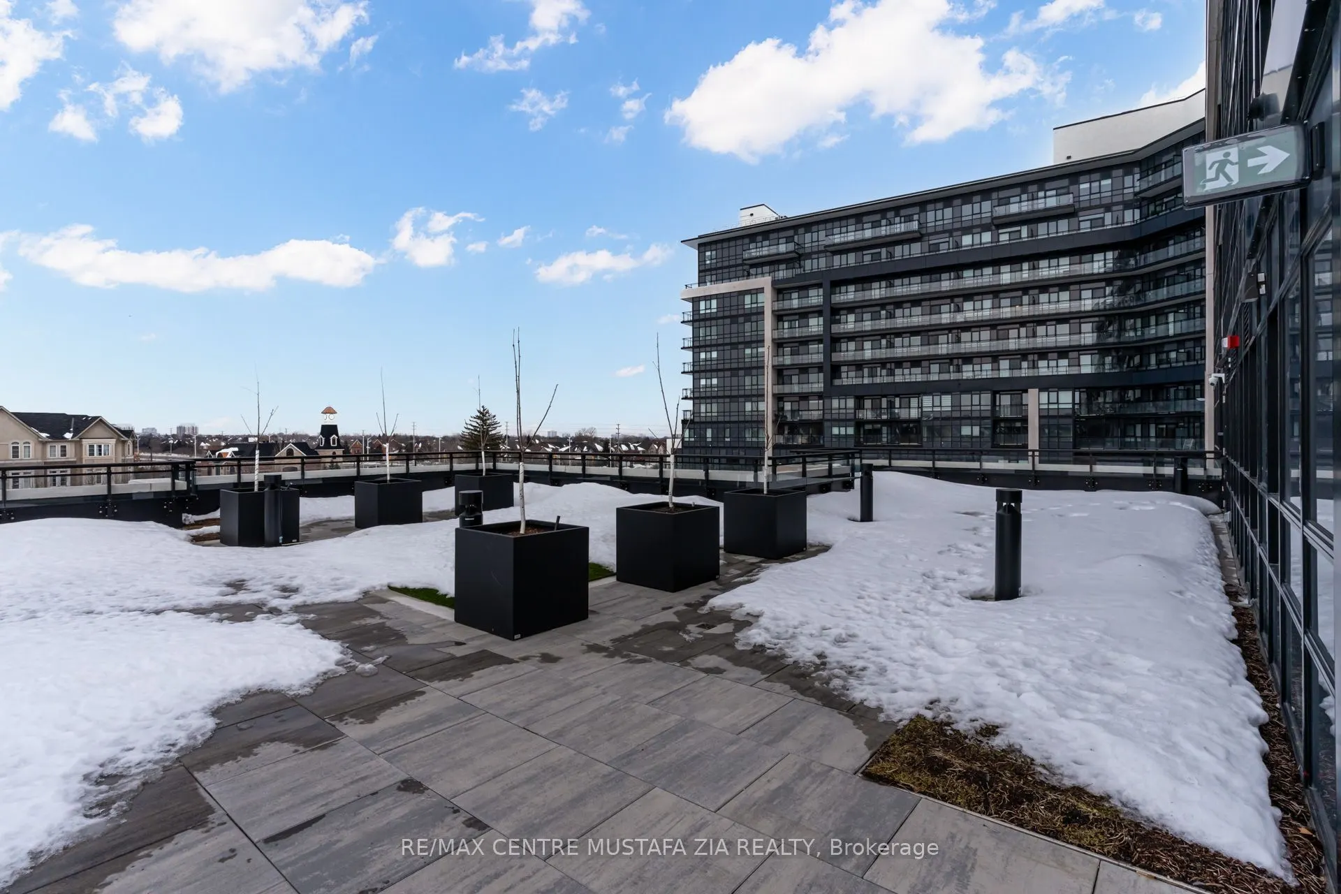 395 Dundas Street W, #217